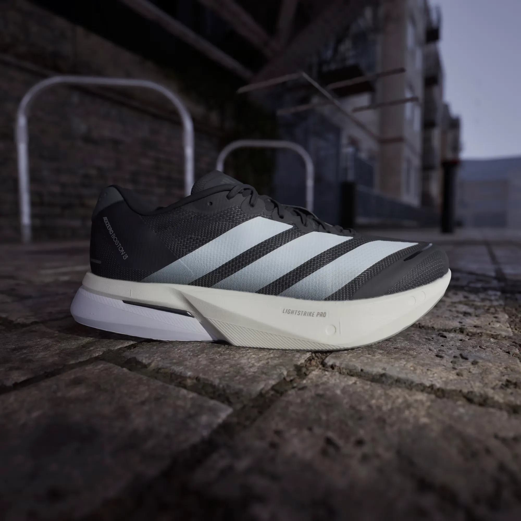000000_adidas-Adizero-Boston-13_CORE-BLACK_JS4938_img1