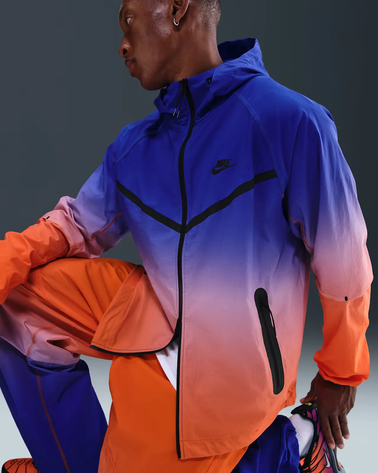 1D1F83_Nike-Tech-Woven-Windrunner-Full-Zip-Jacket_VIVID-ORANGE-GAME-ROYAL_II4622-480_img2