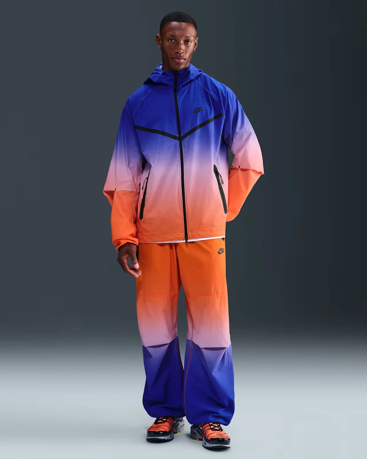 1D1F83_Nike-Tech-Woven-Windrunner-Full-Zip-Jacket_VIVID-ORANGE-GAME-ROYAL_II4622-480_img3