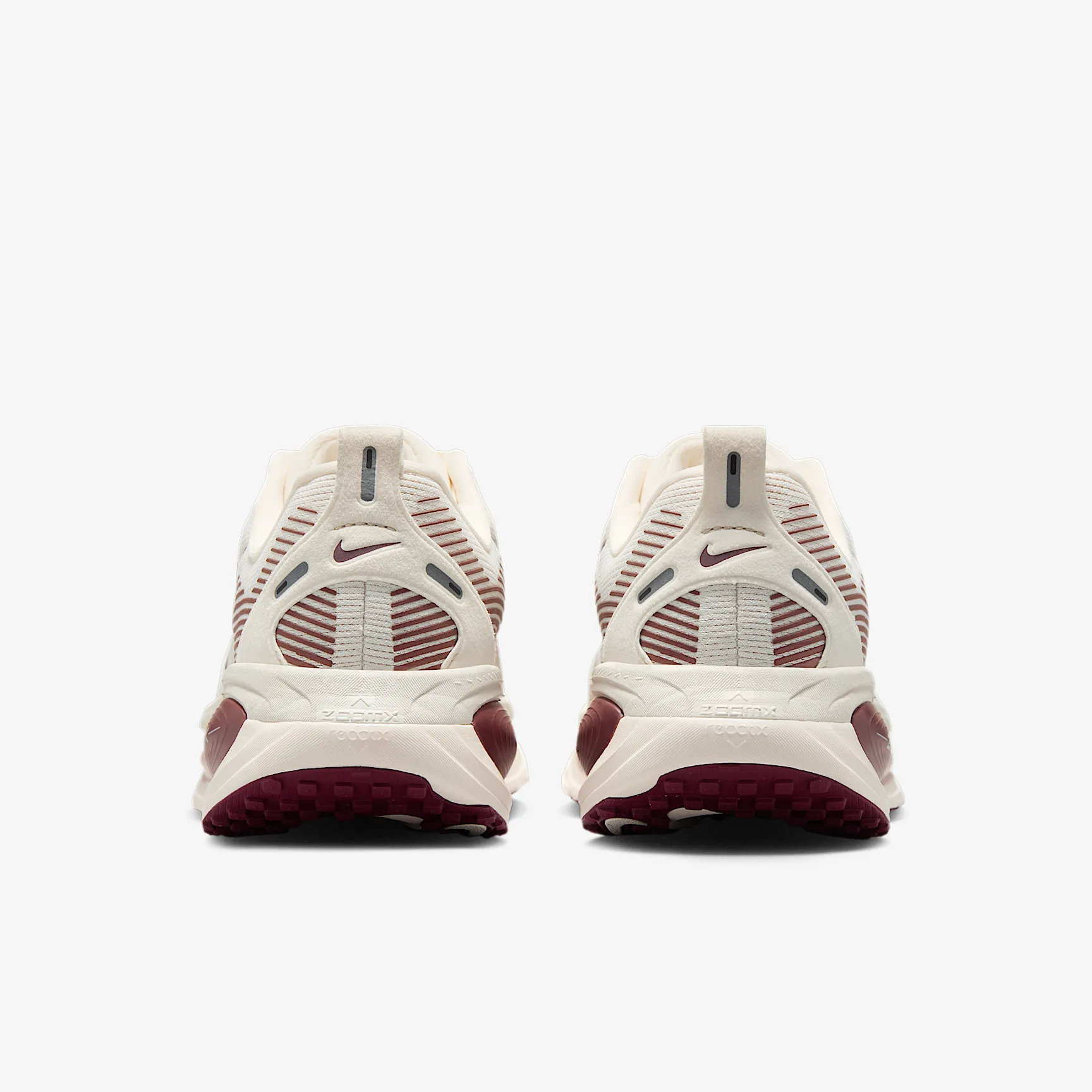 3A1A19_Nike-Vomero-18-WMNS_PALE-IVORY-RED-SEPIA_HM6804-108_img5