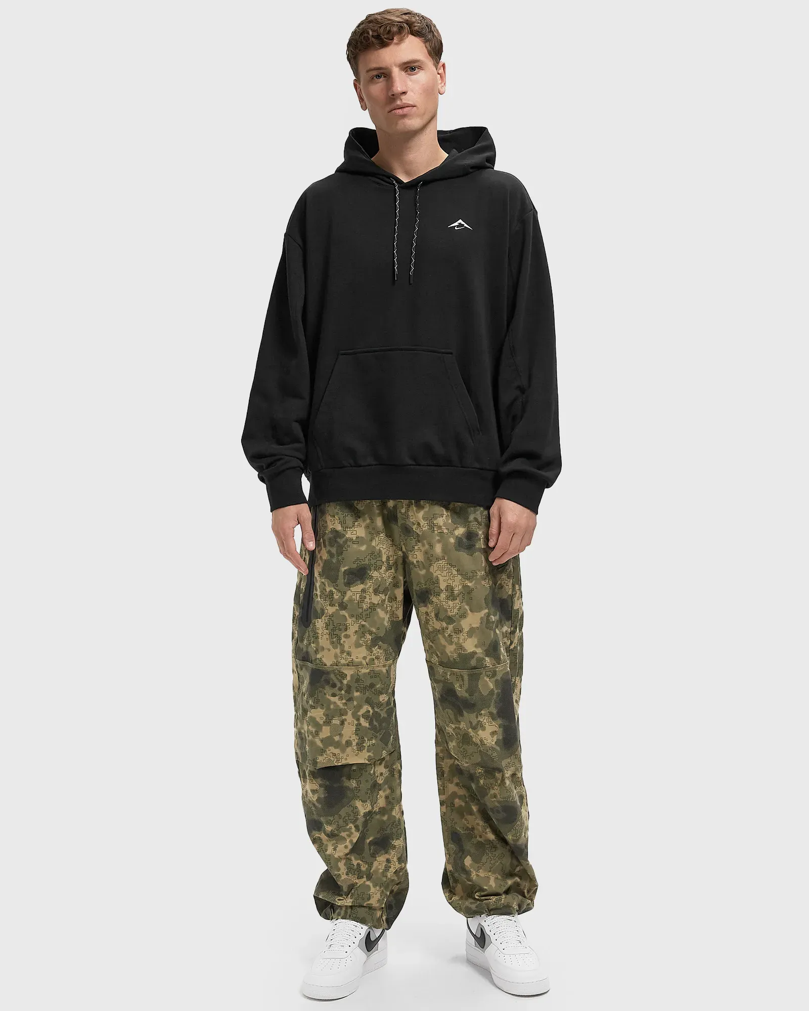4f4932_Nike-Tech-Dri-FIT-Woven-Camo-Loose-Fit-Pants_NEUTRAL-OLIVE-BLACK_HV0972-210_img2