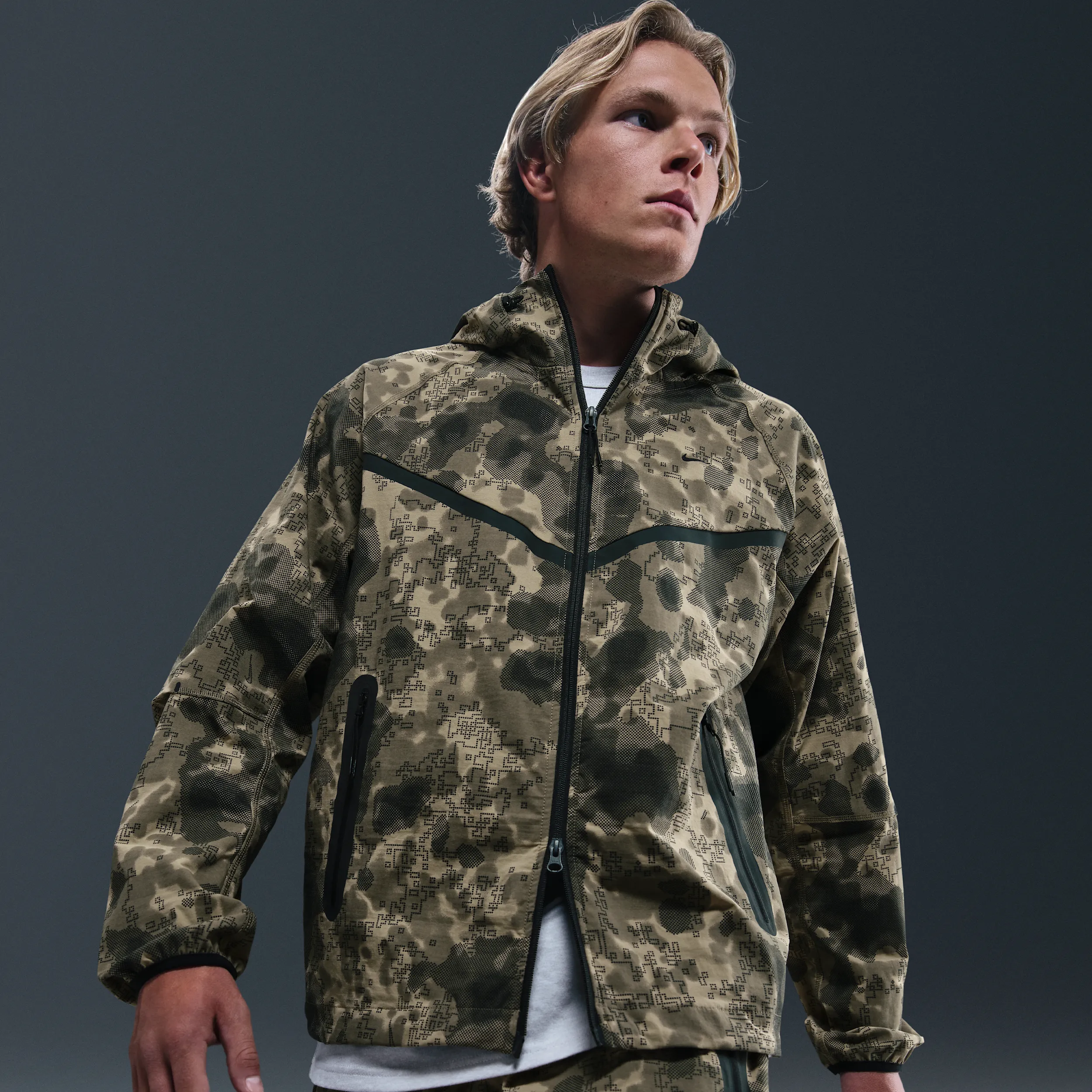4d4838_Nike-Tech-Dri-FIT-Woven-Camo-Windrunner-Jacket_NEUTRAL-OLIVE-BLACK_HV0979-210_img3