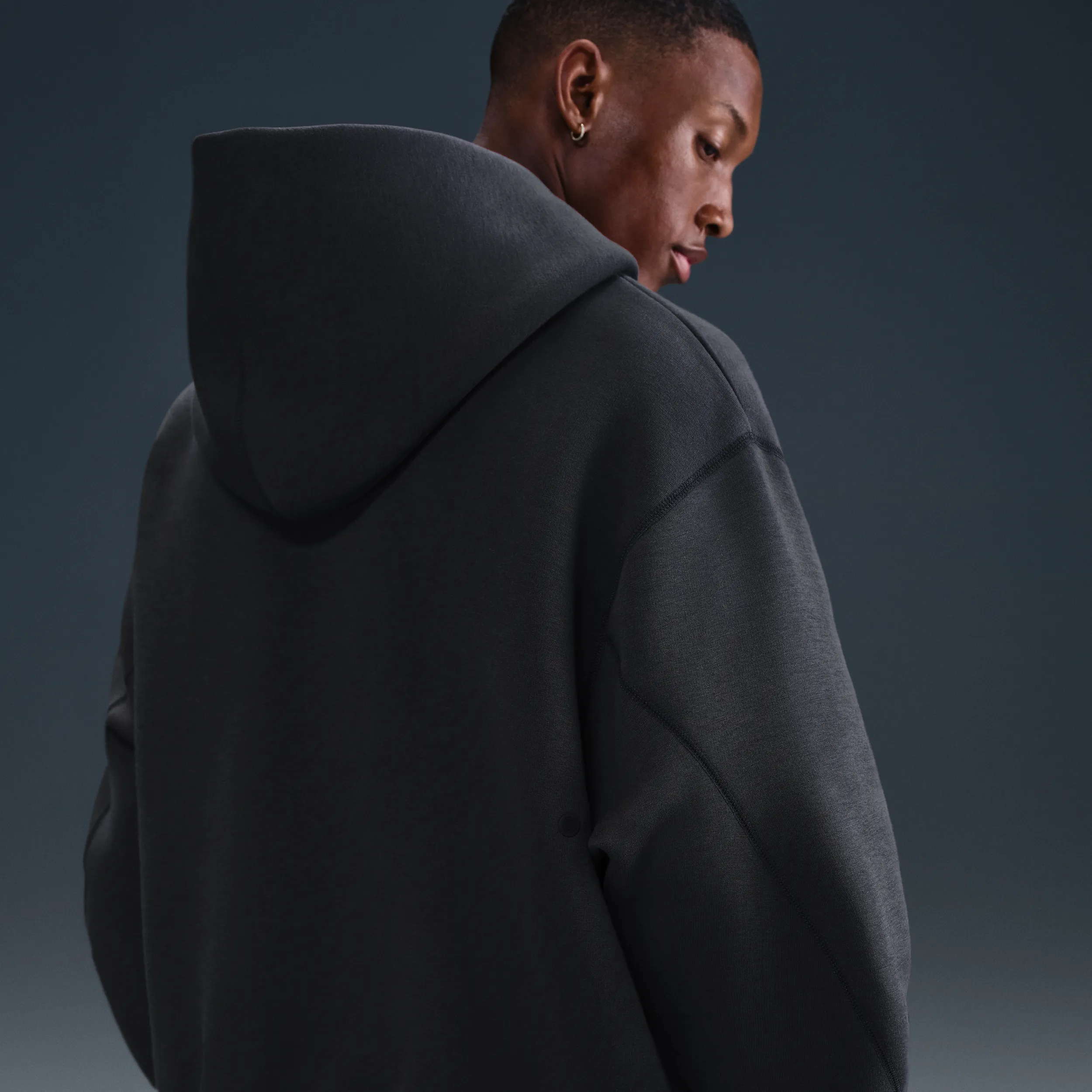 0b0c10_Nike-Tech-Fleece-Oversized-Hoodie_ANTHRACITE-BLACK_HV6535-060_img2