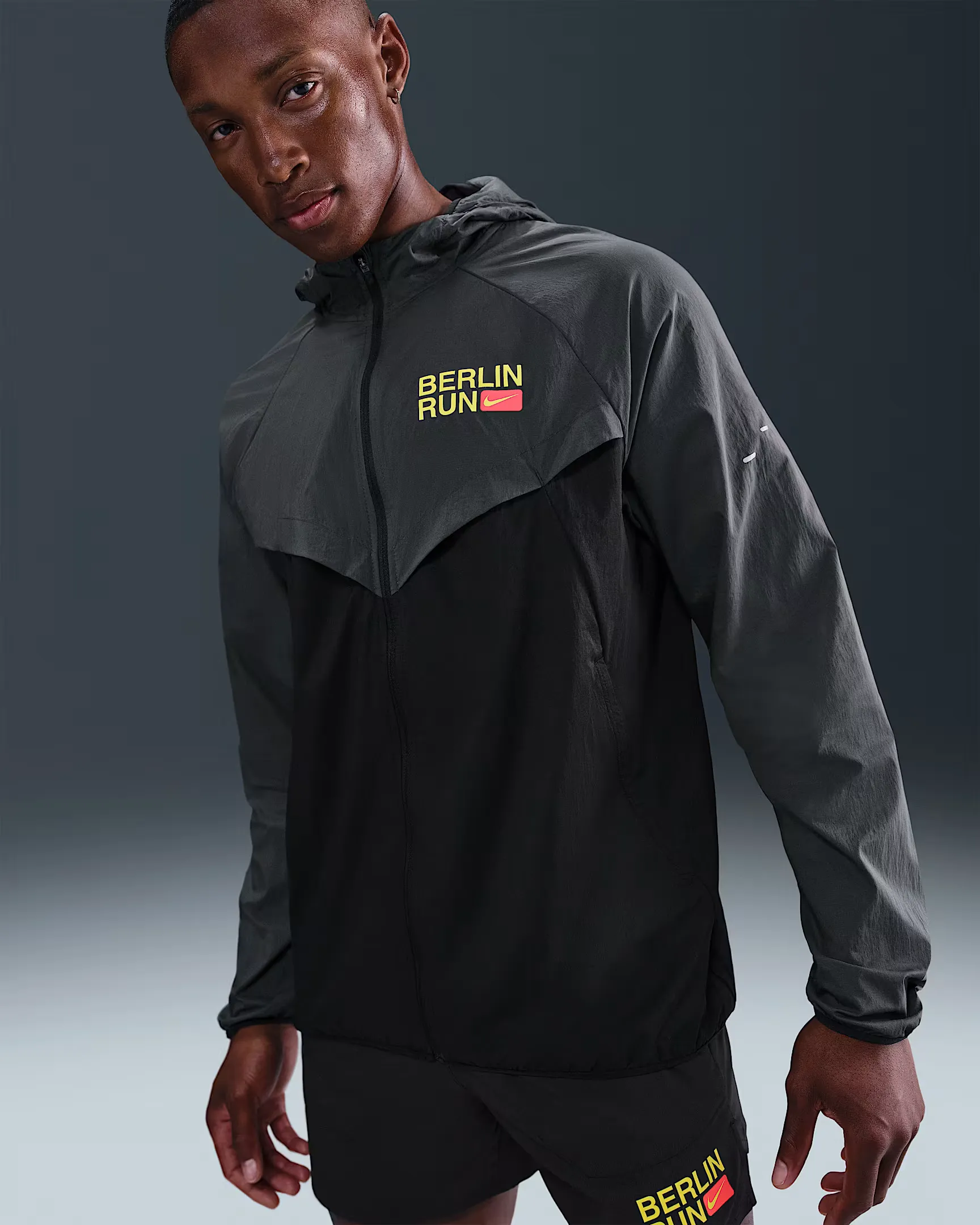 35373b_Nike-Stride-Berlin-Marathon-Hooded-Jacket_ANTHRACITE-BLACK_IH4068-010_img1