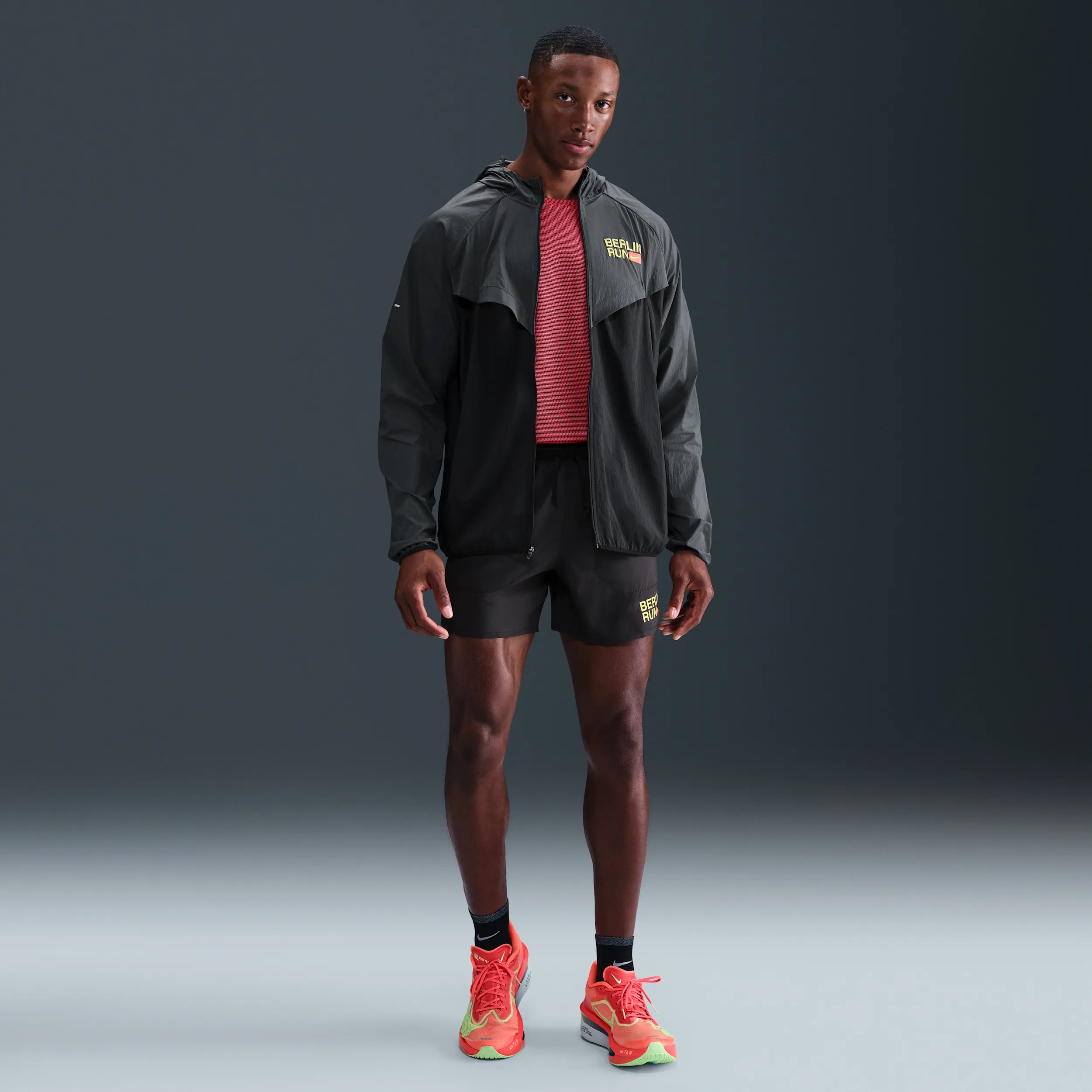 35373b_Nike-Stride-Berlin-Marathon-Hooded-Jacket_ANTHRACITE-BLACK_IH4068-010_img4