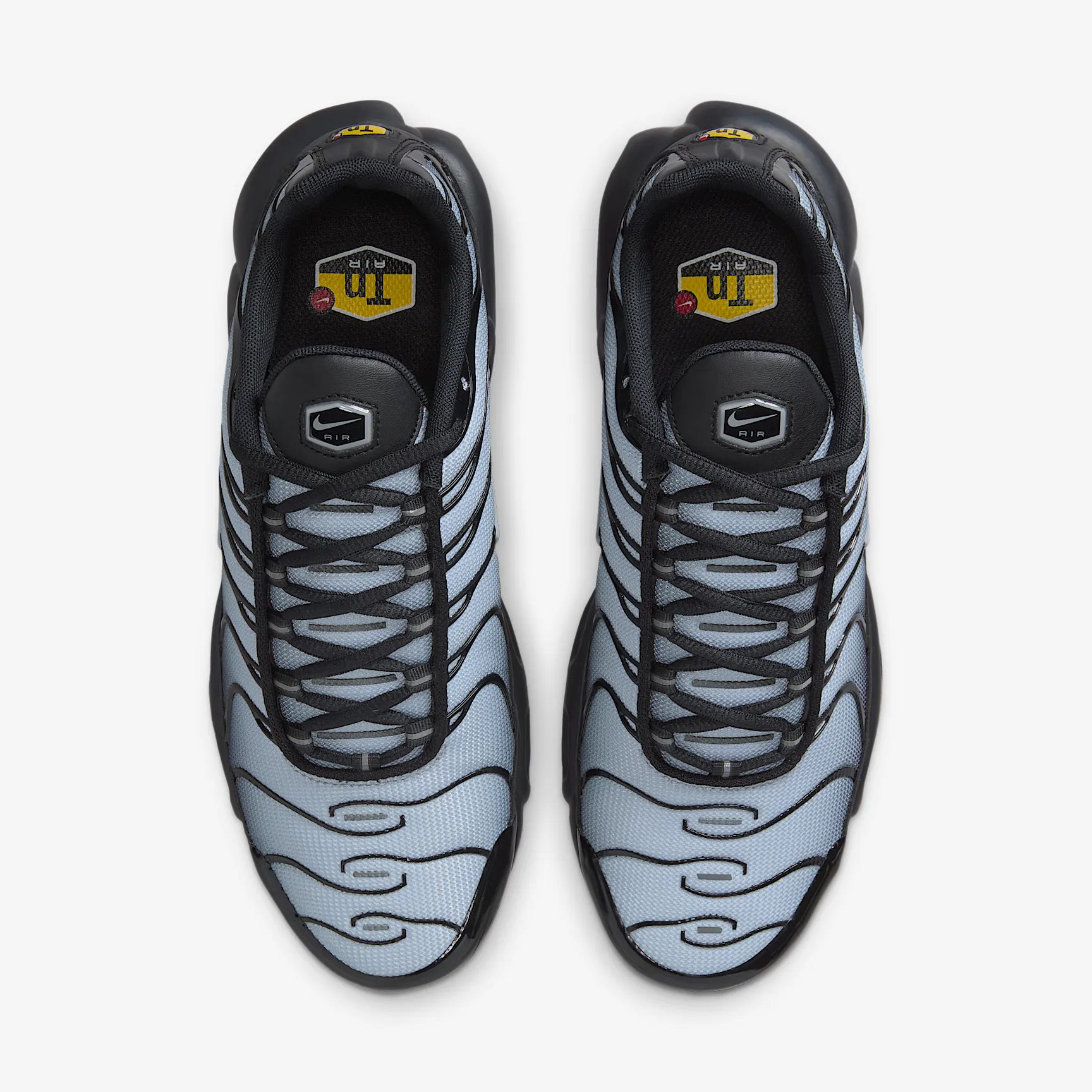 000000_Nike-Air-Max-Plus-SE-WMNS_BLACK-METALLIC-SILVER_IO0657-001_img3