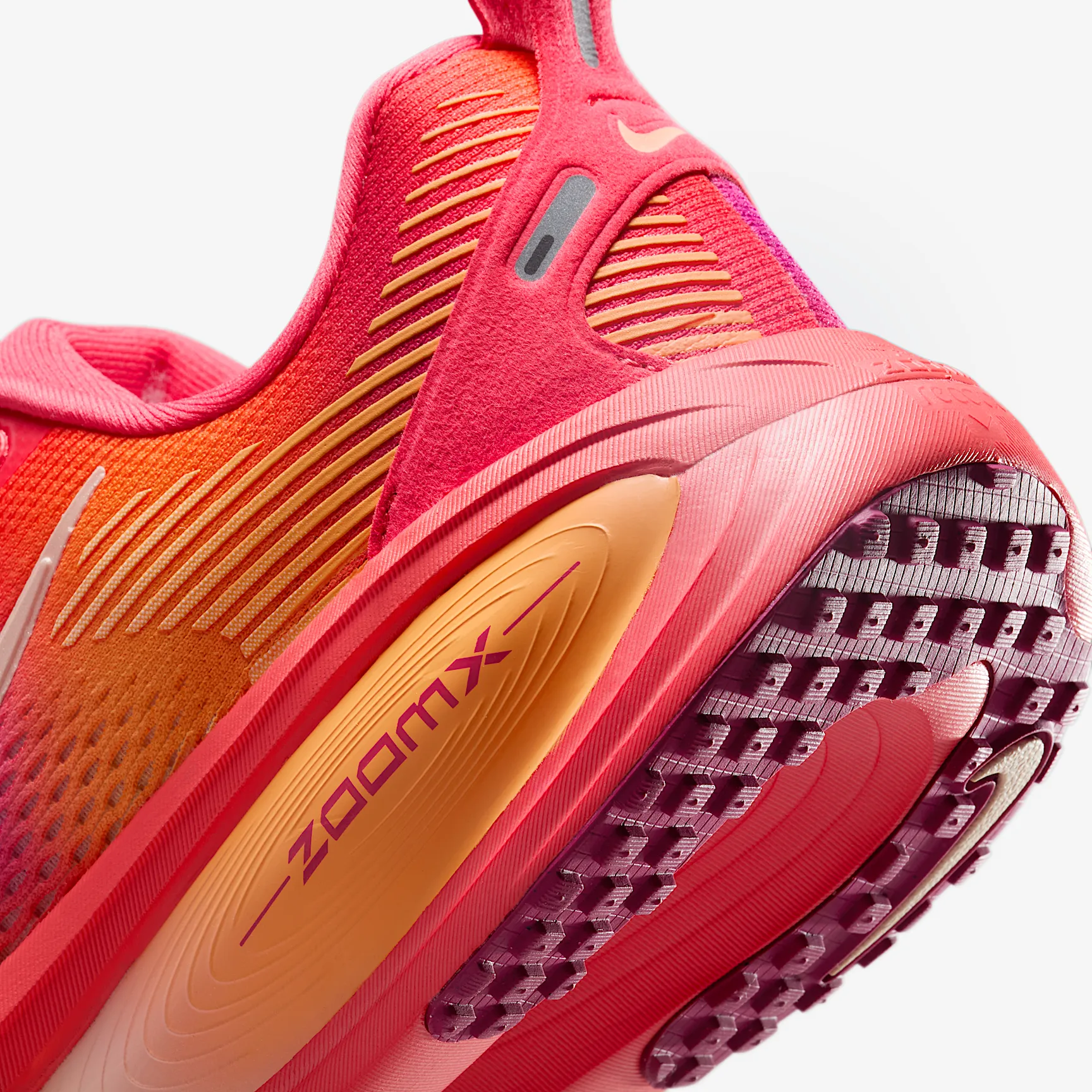 DA3E3A_Nike-Vomero-18-SE_EMBER-GLOW_HQ2585-800_img7