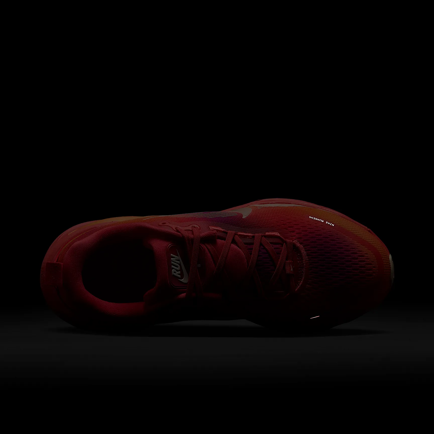 DA3E3A_Nike-Vomero-18-SE_EMBER-GLOW_HQ2585-800_img8