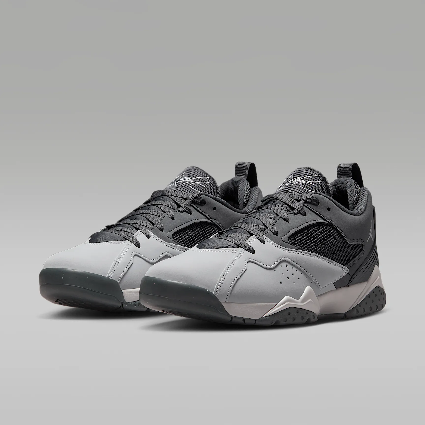 353538_Air-Jordan-MVP-92_ANTHRACITE-WOLF_HQ3950-001_img4