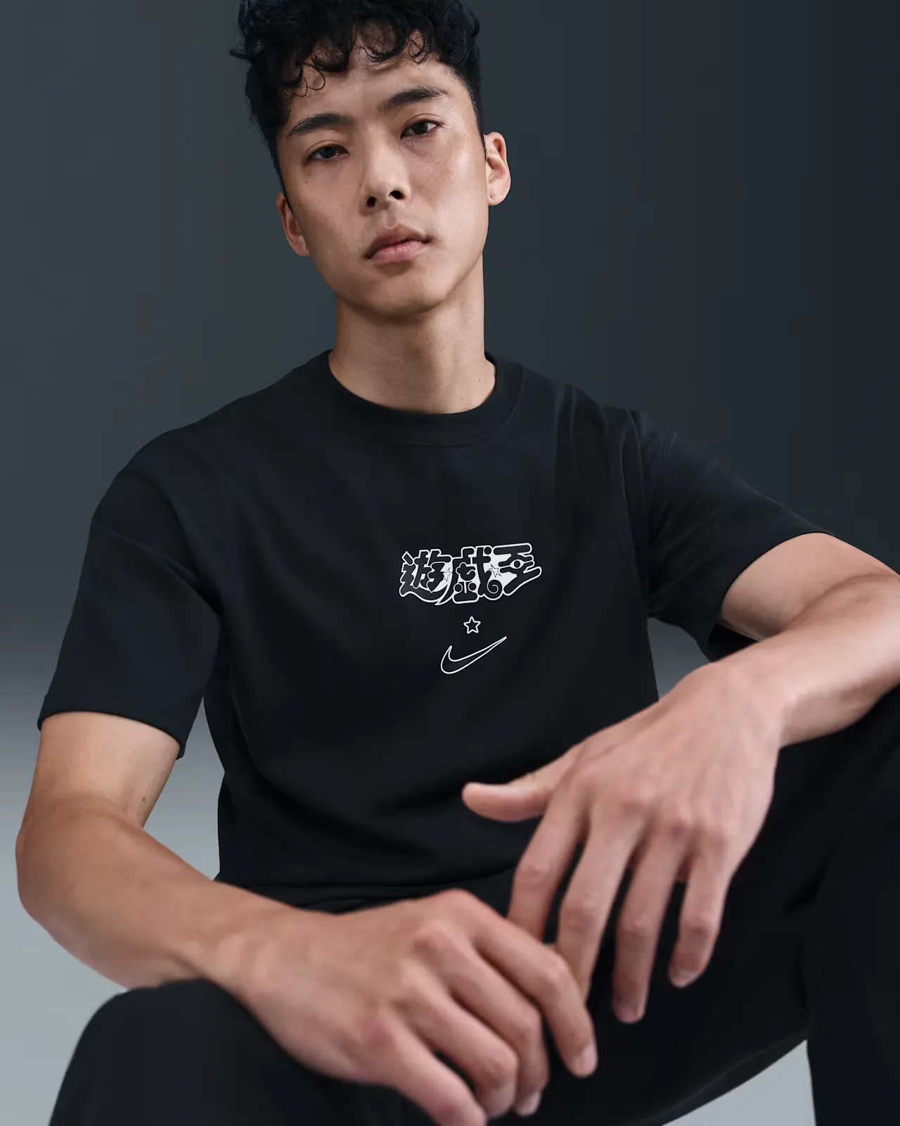 000000_Yu-Gi-Oh!-x-Nike-Solo-Swoosh-Tee_BLACK_IO7985-010_img2
