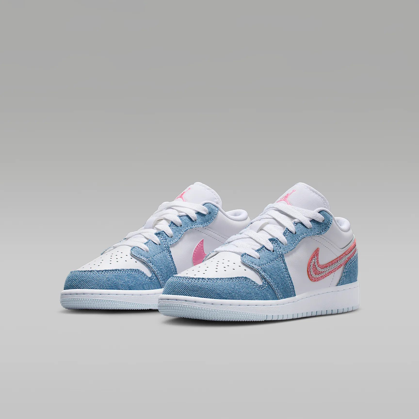 6B8AA1_Air-Jordan-1-Low-SE-GS_DENIM-SEQUIN_HQ2001-400_img4