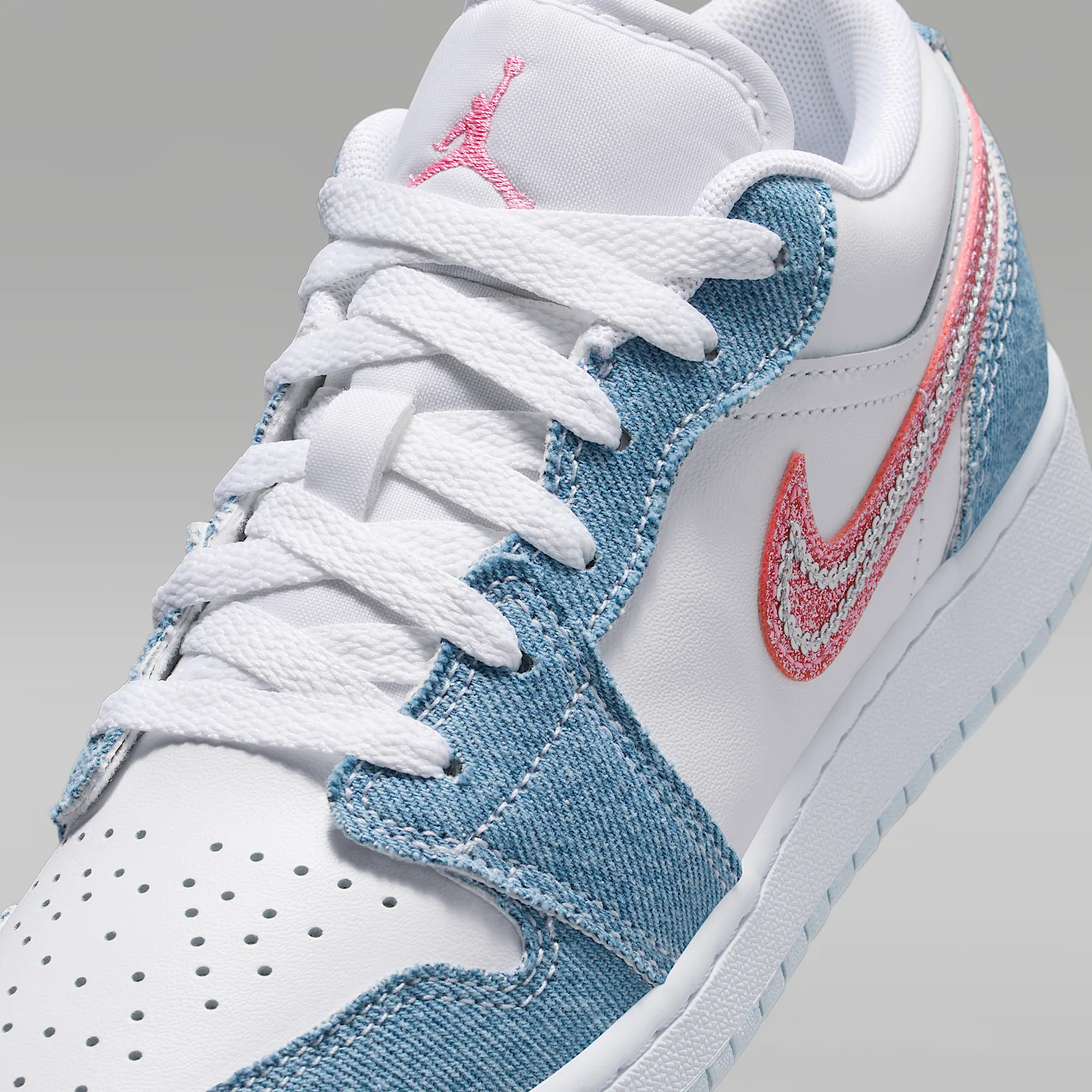 6B8AA1_Air-Jordan-1-Low-SE-GS_DENIM-SEQUIN_HQ2001-400_img6