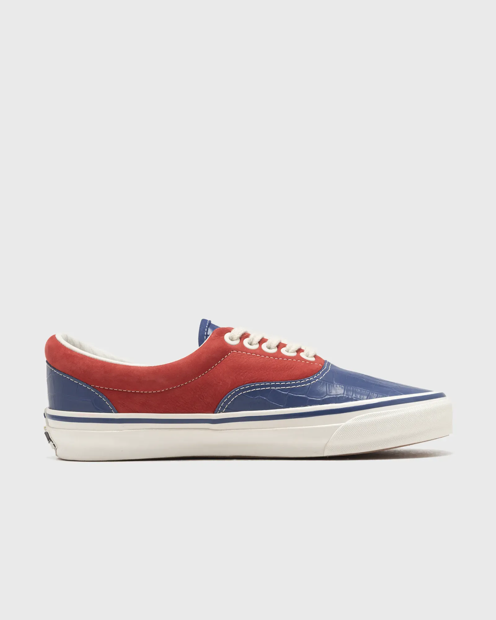 B94846_Vans-OTW-Era-95-Vibram_NAVY-RED-PATENT_VN000E8YGHP1_img2