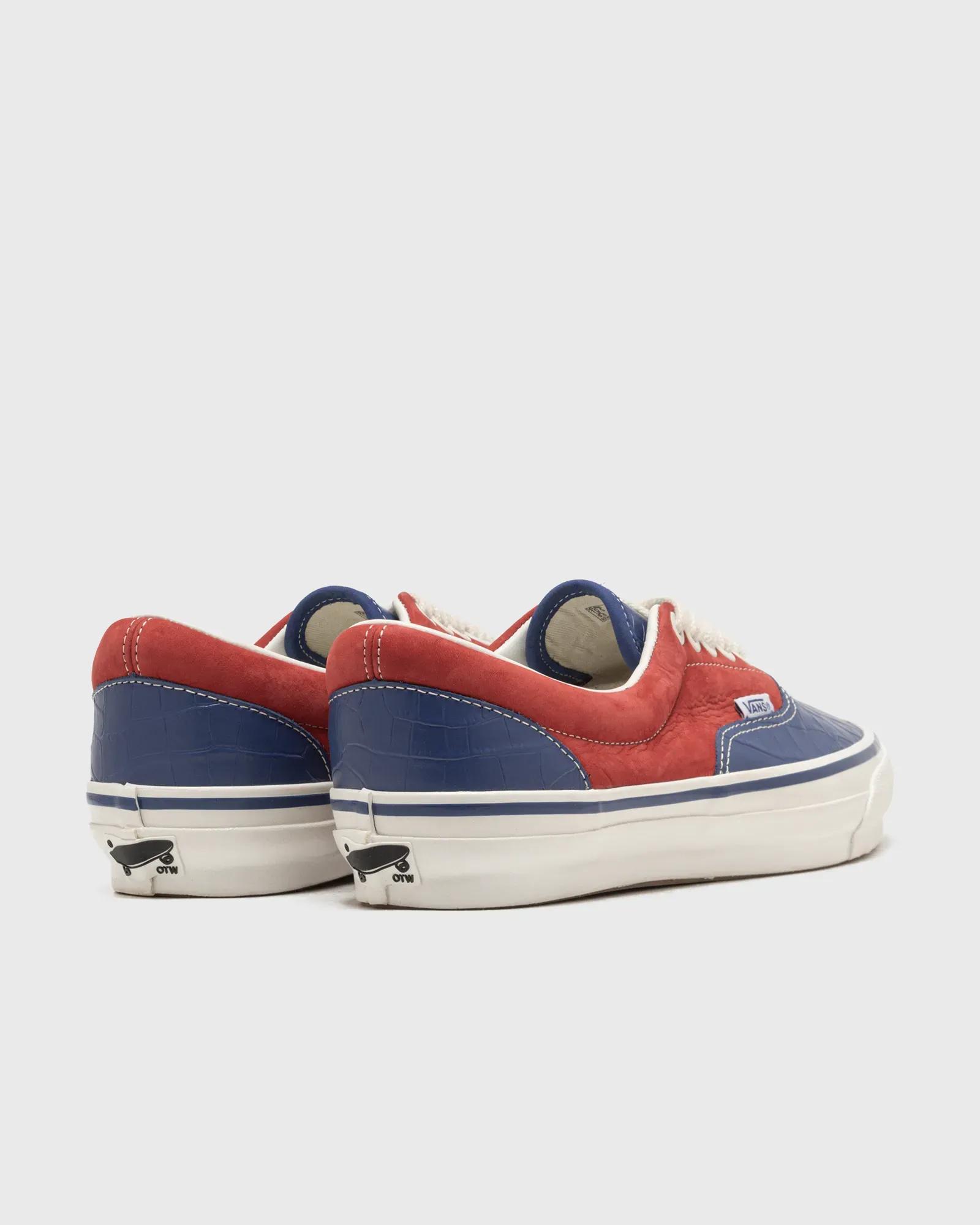 B94846_Vans-OTW-Era-95-Vibram_NAVY-RED-PATENT_VN000E8YGHP1_img3