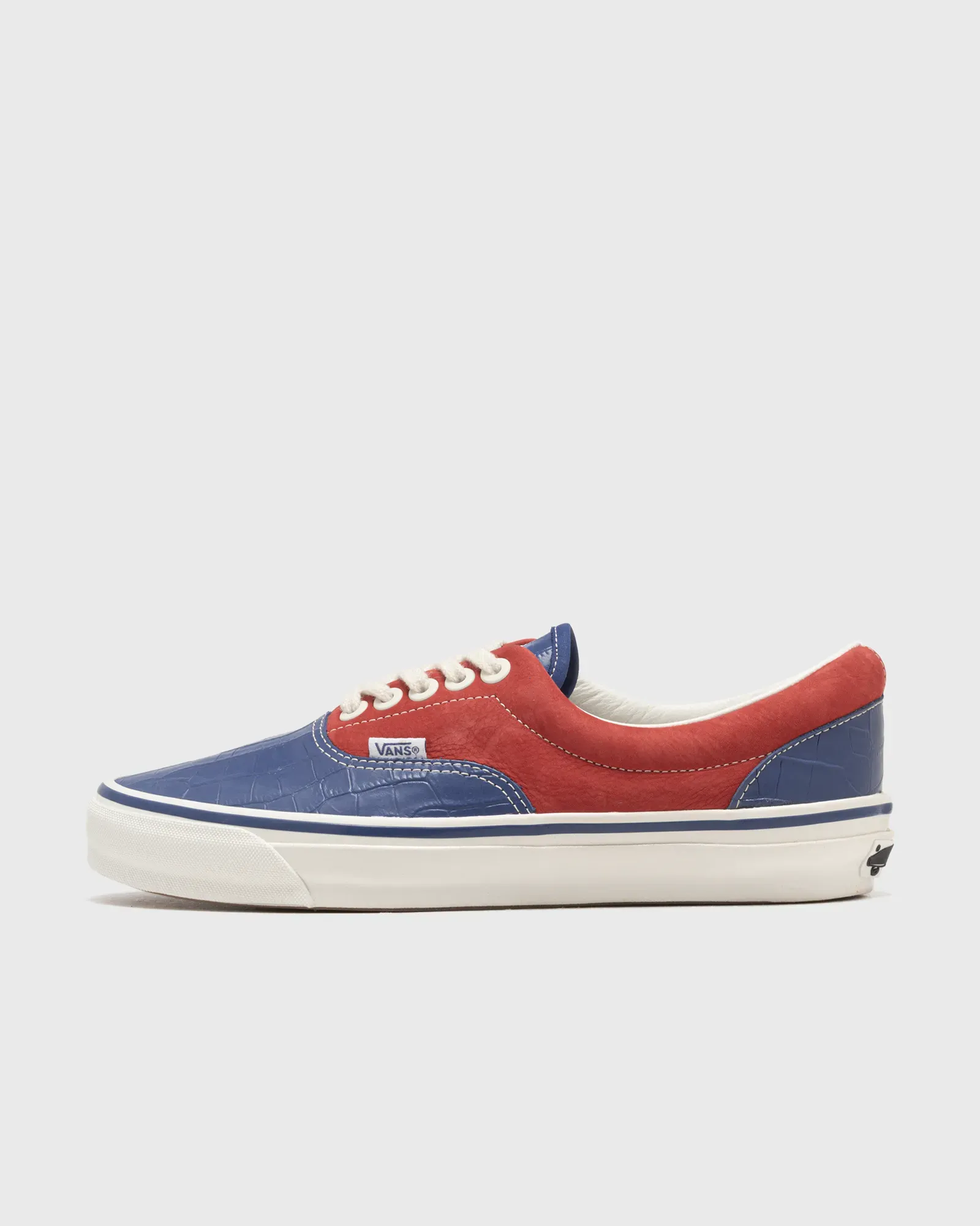 B94846_Vans-OTW-Era-95-Vibram_NAVY-RED-PATENT_VN000E8YGHP1_img0