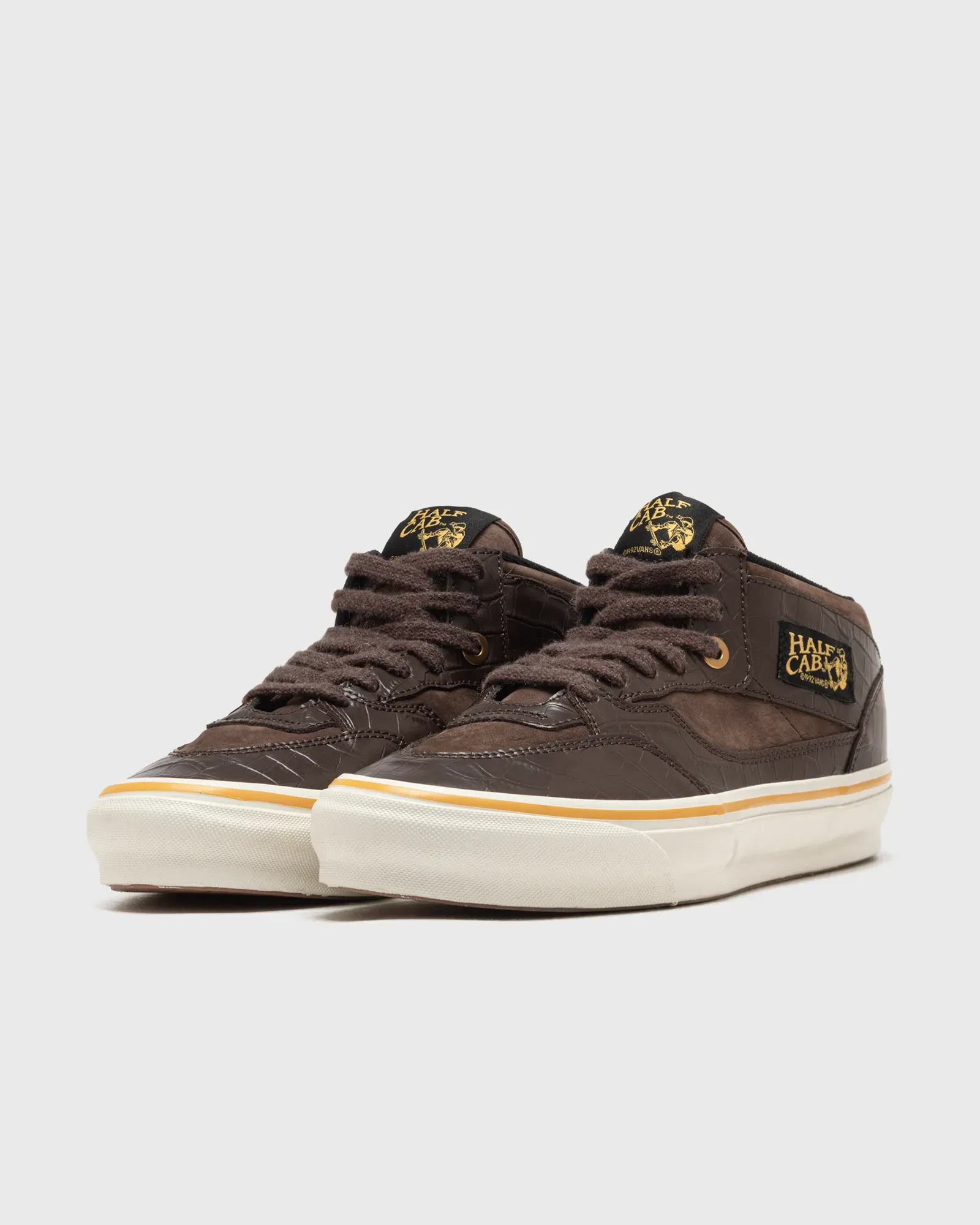 4D382F_Vans-OTW-Half-Cab-33-Vibram_DEMITASSE-BROWN-PATENT_VN000E93GHR1_img1