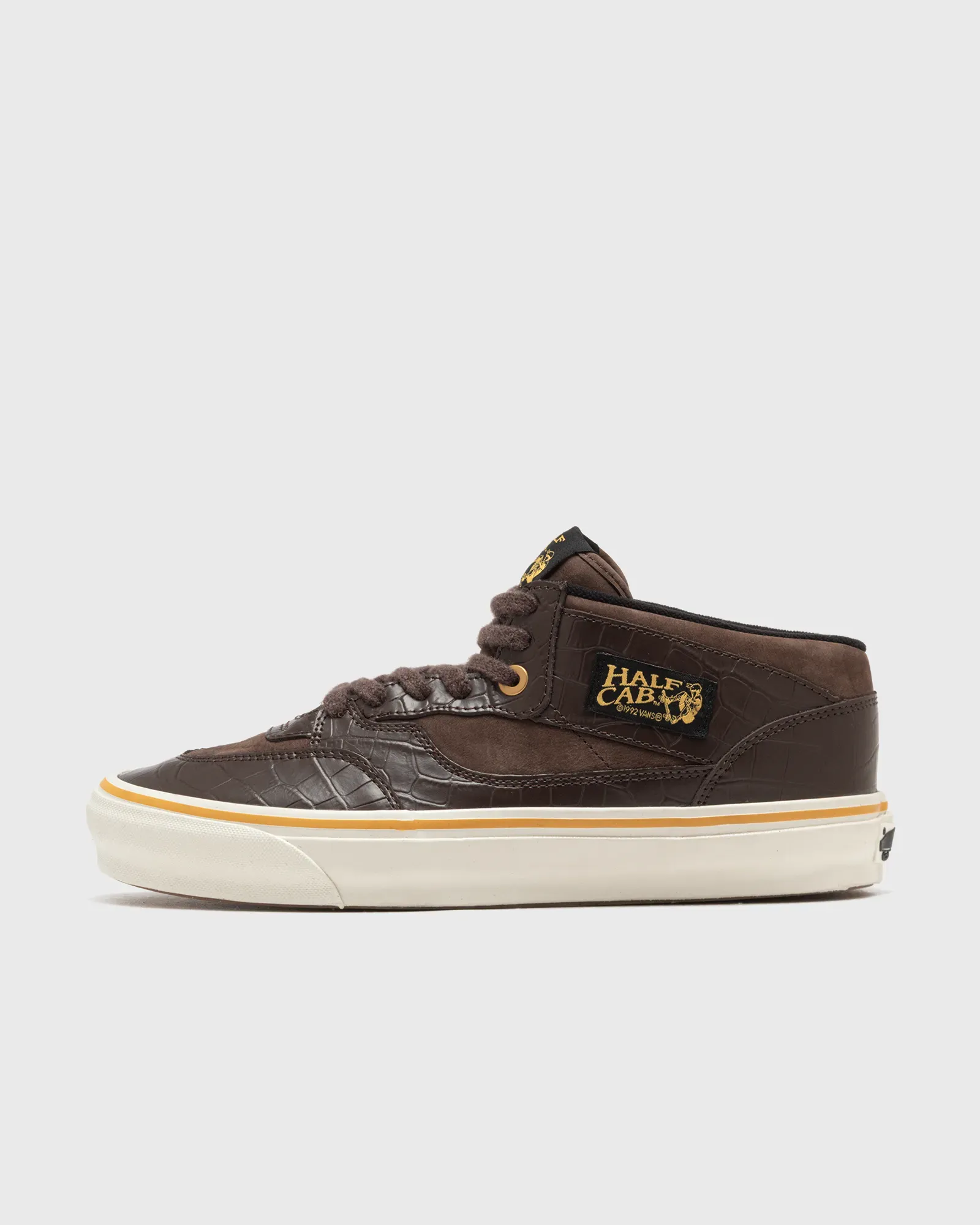 4D382F_Vans-OTW-Half-Cab-33-Vibram_DEMITASSE-BROWN-PATENT_VN000E93GHR1_img0