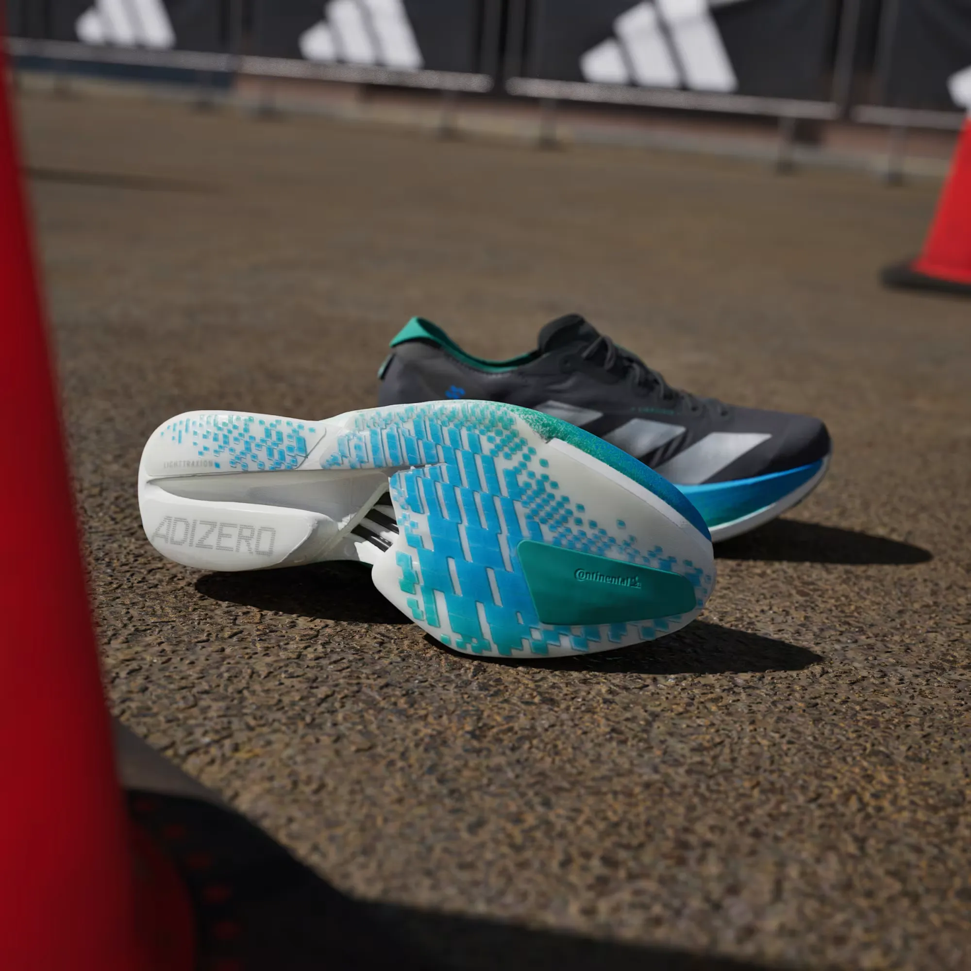 000000_adidas-Adizero-Adios-Pro-4_CORE-BLACK-MATTE-SILVER_JR6365_img1