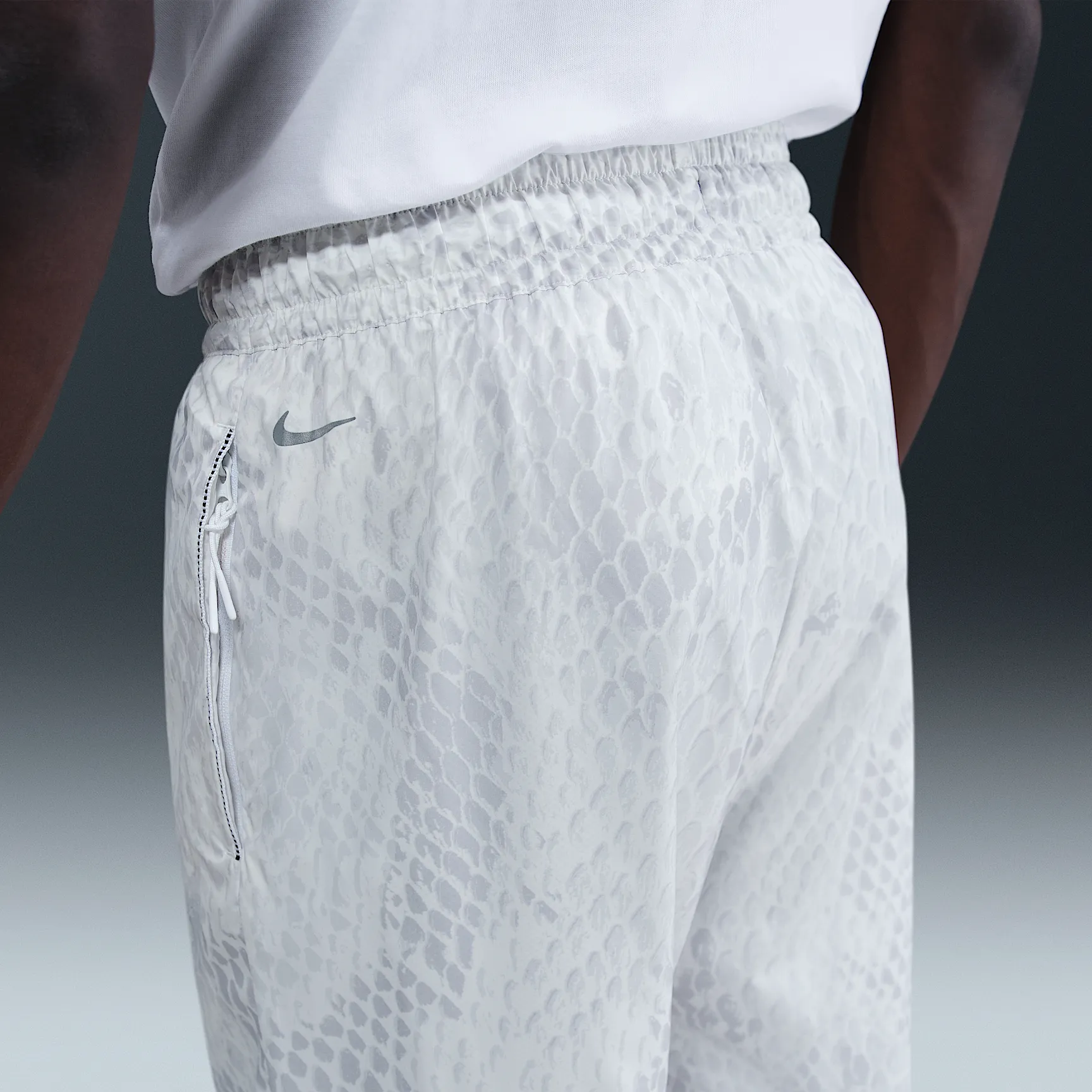 E6E6E6_Nike-Kobe-Woven-Trousers_WHITE_IB2706-100_img1