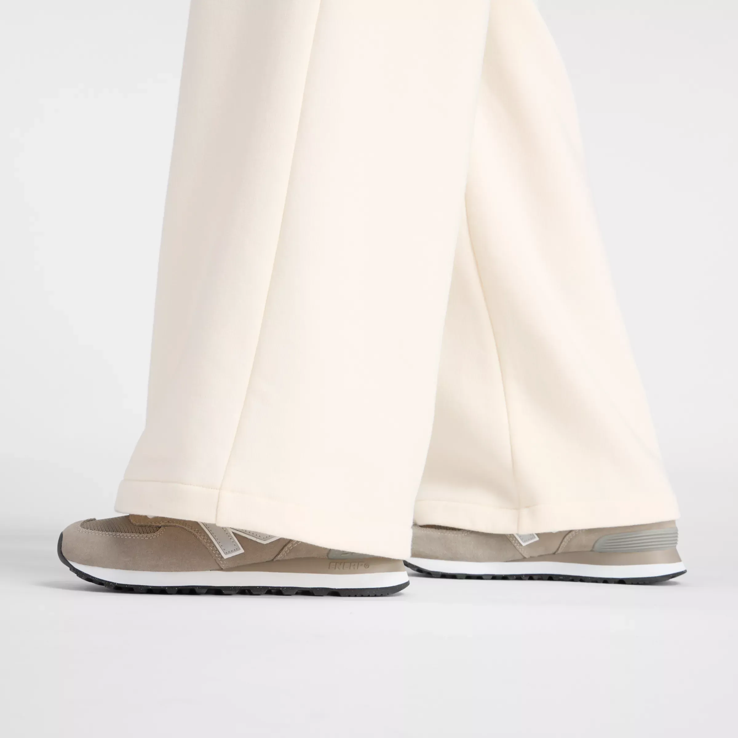 C5C4AA_New-Balance-Linear-Heritage-Fleece-Wide-Leg-Pant-WMNS_PERMAFROST_WP53902PEF_img7