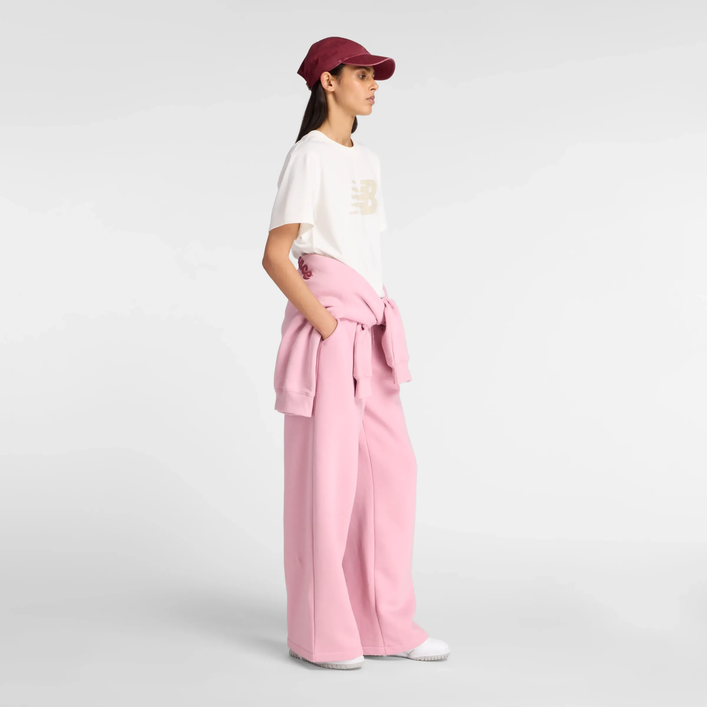 F8C6D4_New-Balance-Linear-Heritage-Fleece-Wide-Leg-Pant-WMNS_PINK-TAFFY_WP53902PTF_img1