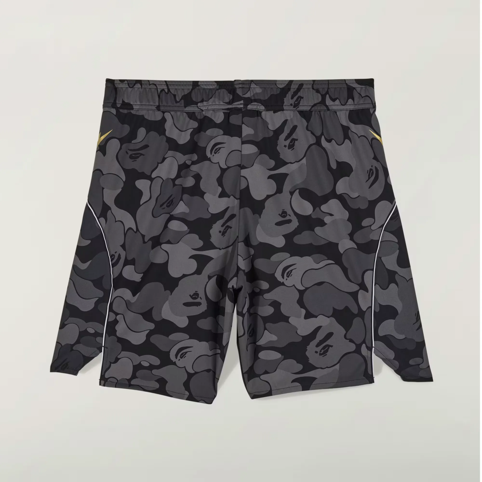 000000_BAPE-x-adidas-Football-Shorts_BLACK_KB2204_img1