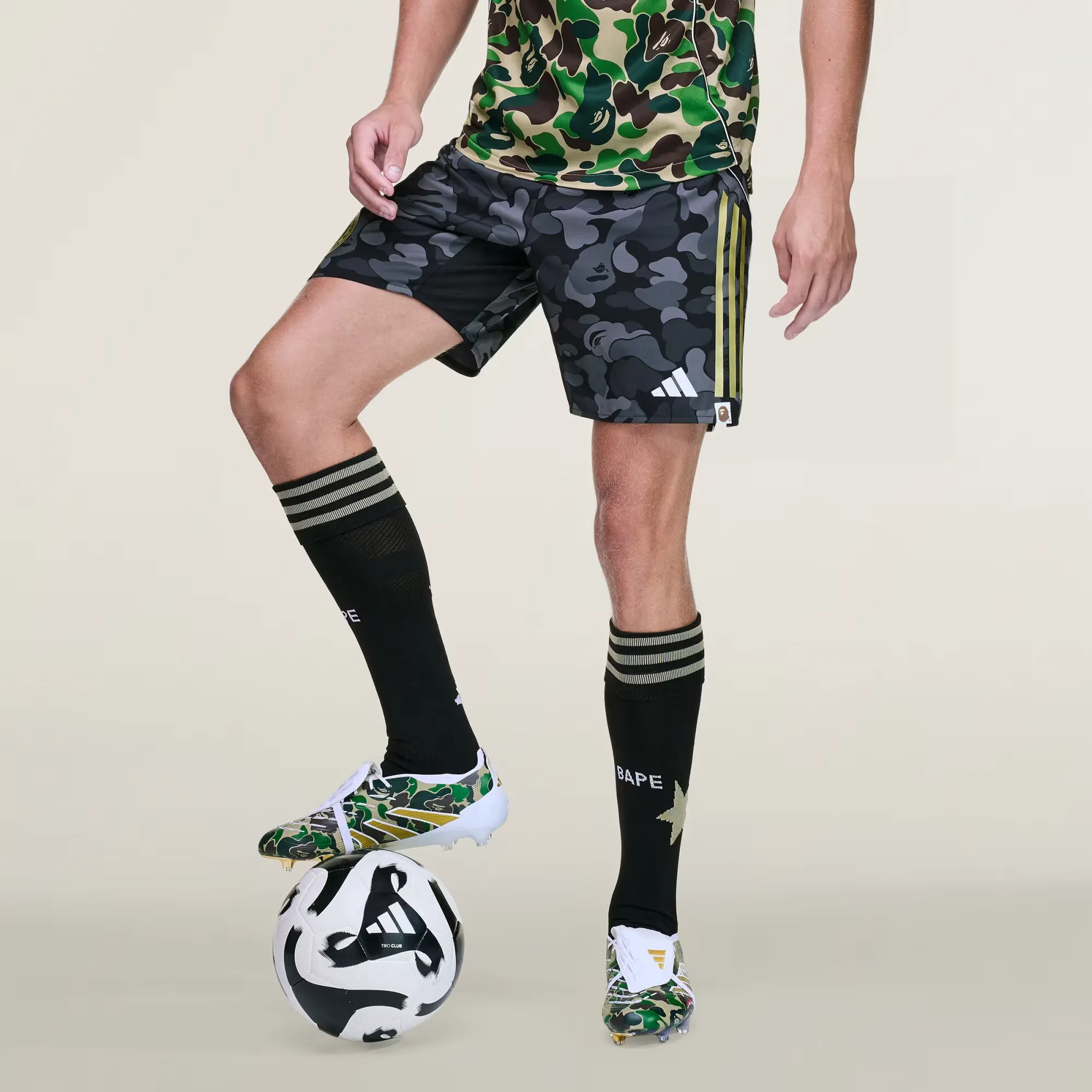 000000_BAPE-x-adidas-Football-Shorts_BLACK_KB2204_img5