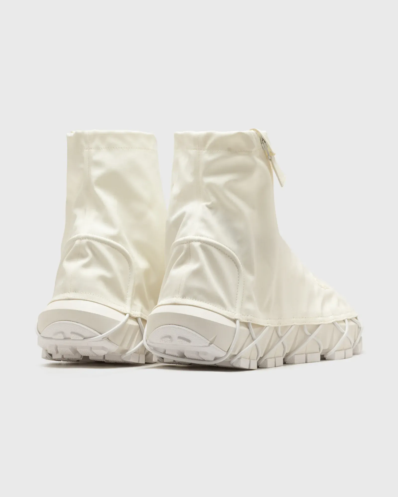 E1DFD2_Lacoste-Gaitor-Runway_OFF-WHITE_50SMA0240-18C_img3