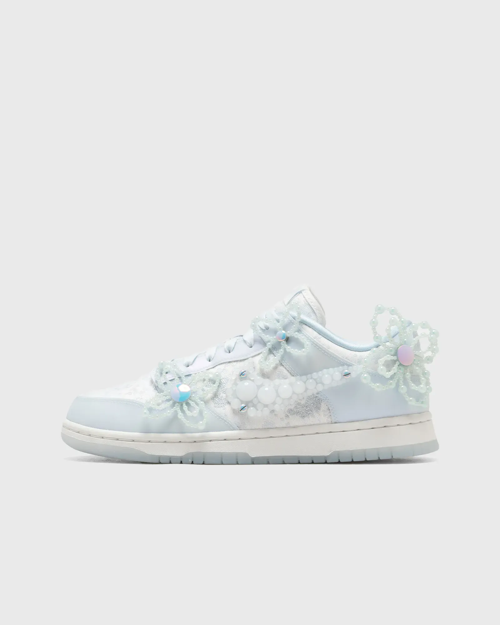 7BC2DC_Susan-Fang-x-Nike-Dunk-Low-WMNS_BLUE-TINT_HV8575-100_img0