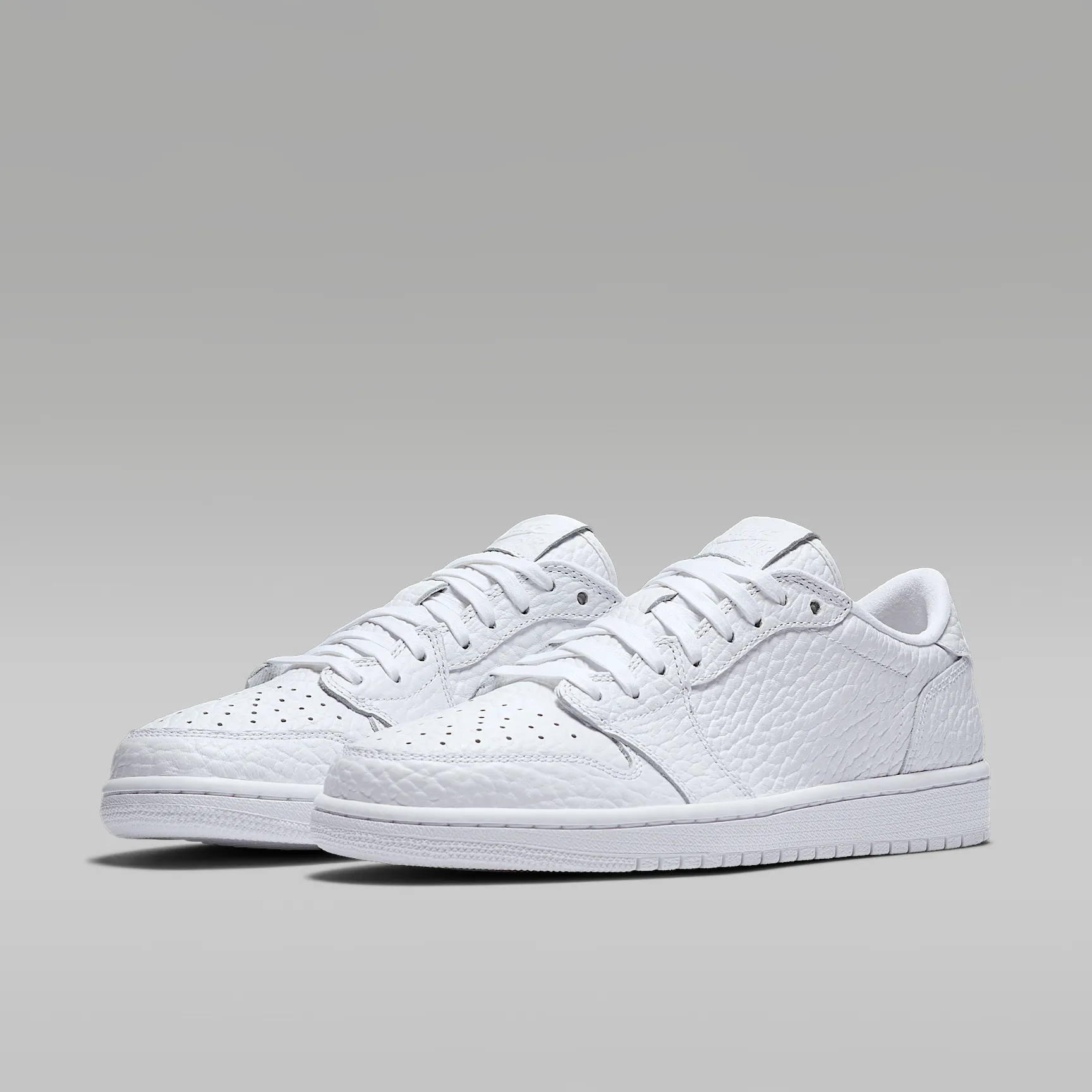 E5E5E5_Air-Jordan-1-Retro-Low-NS_TRIPLE-WHITE_872782-100_img4