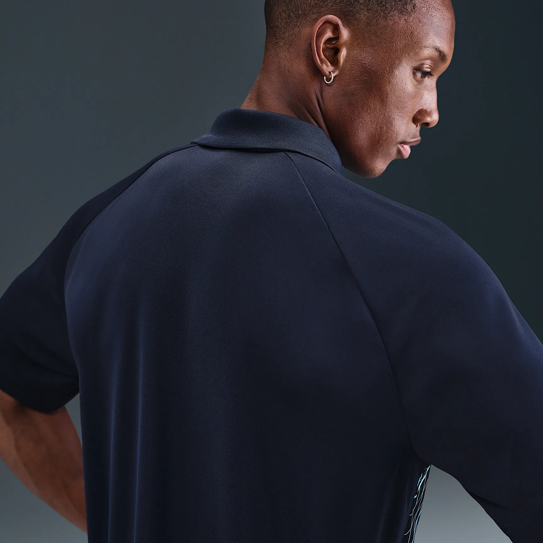 222844_Nike-Tuned-Football-Shirt_OBSIDIAN-BLUE-CHILL_HV6518-451_img1