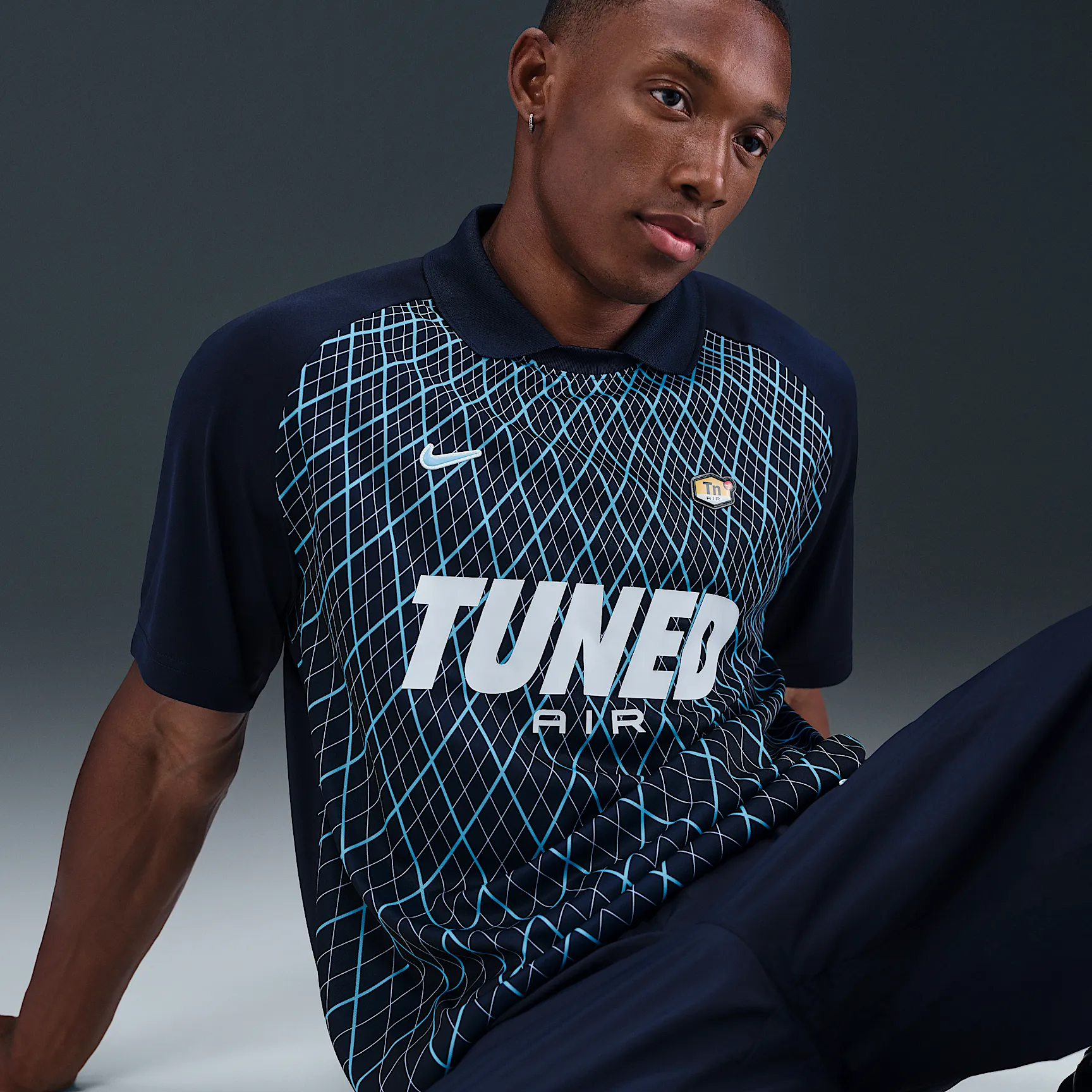 222844_Nike-Tuned-Football-Shirt_OBSIDIAN-BLUE-CHILL_HV6518-451_img2