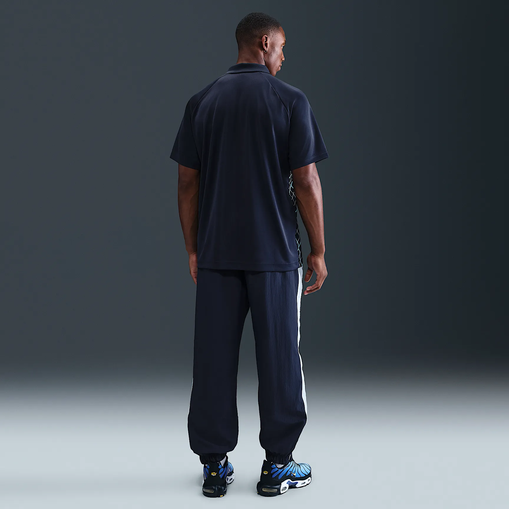 222844_Nike-Tuned-Football-Shirt_OBSIDIAN-BLUE-CHILL_HV6518-451_img4