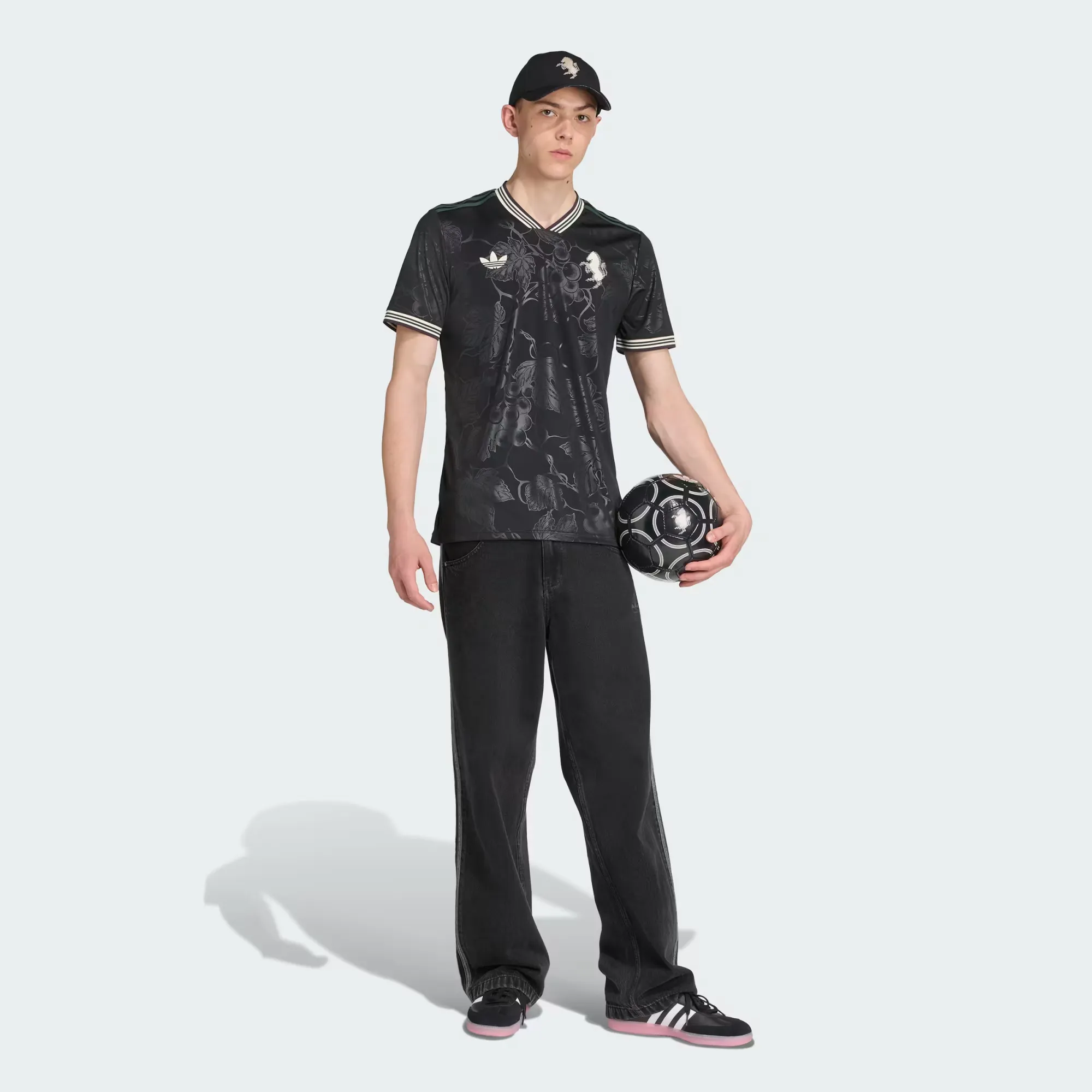 000000_adidas-Juventus-2526-Third-Jersey_BLACK_KC3486_img3