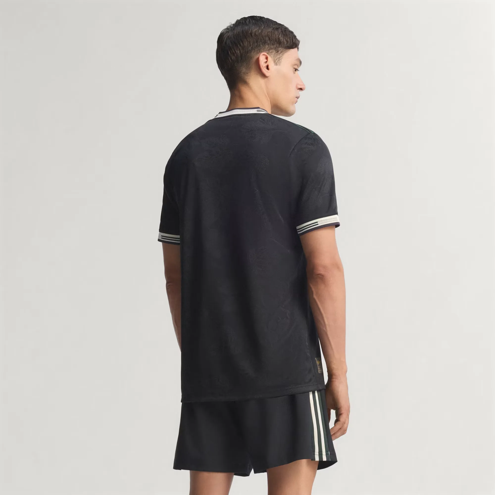 000000_adidas-Juventus-2526-Third-Authentic-Jersey_BLACK_KC3487_img2