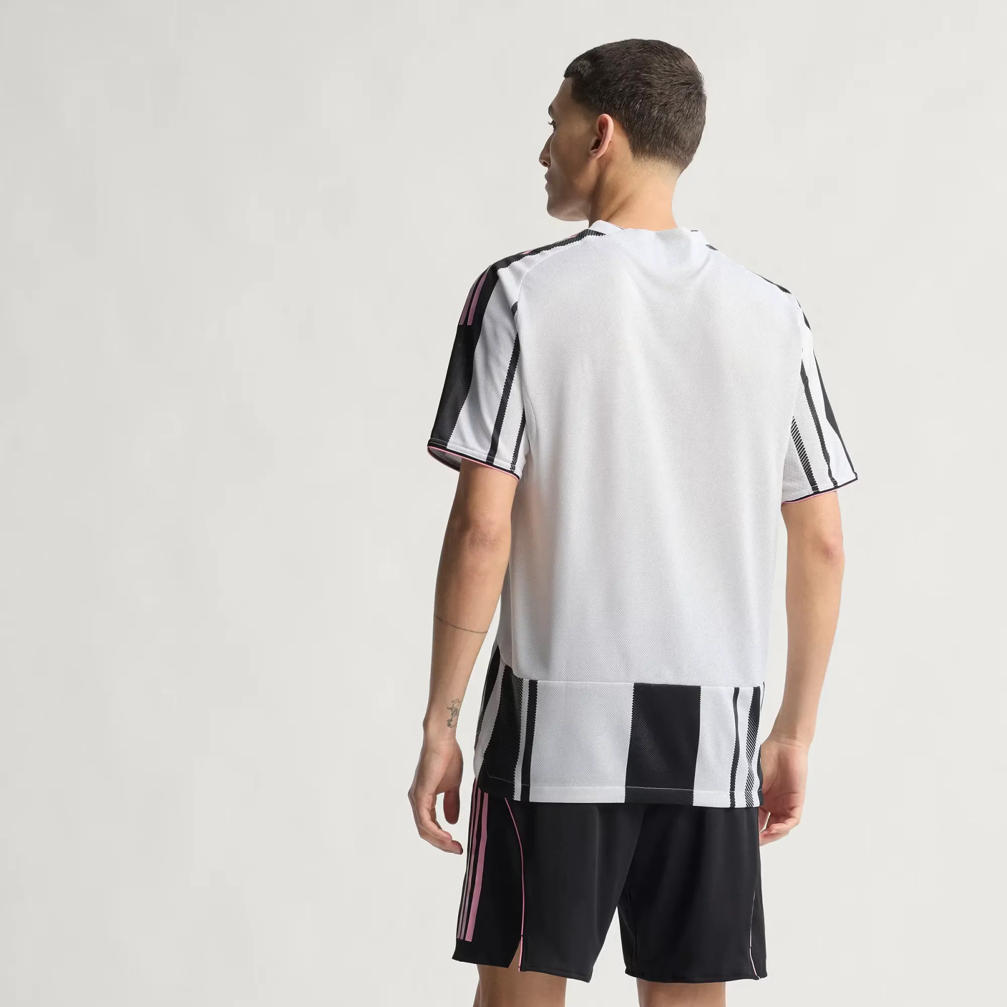 000000_adidas-Juventus-2526-Home-Authentic-Jersey_WHITE_JJ4314_img2
