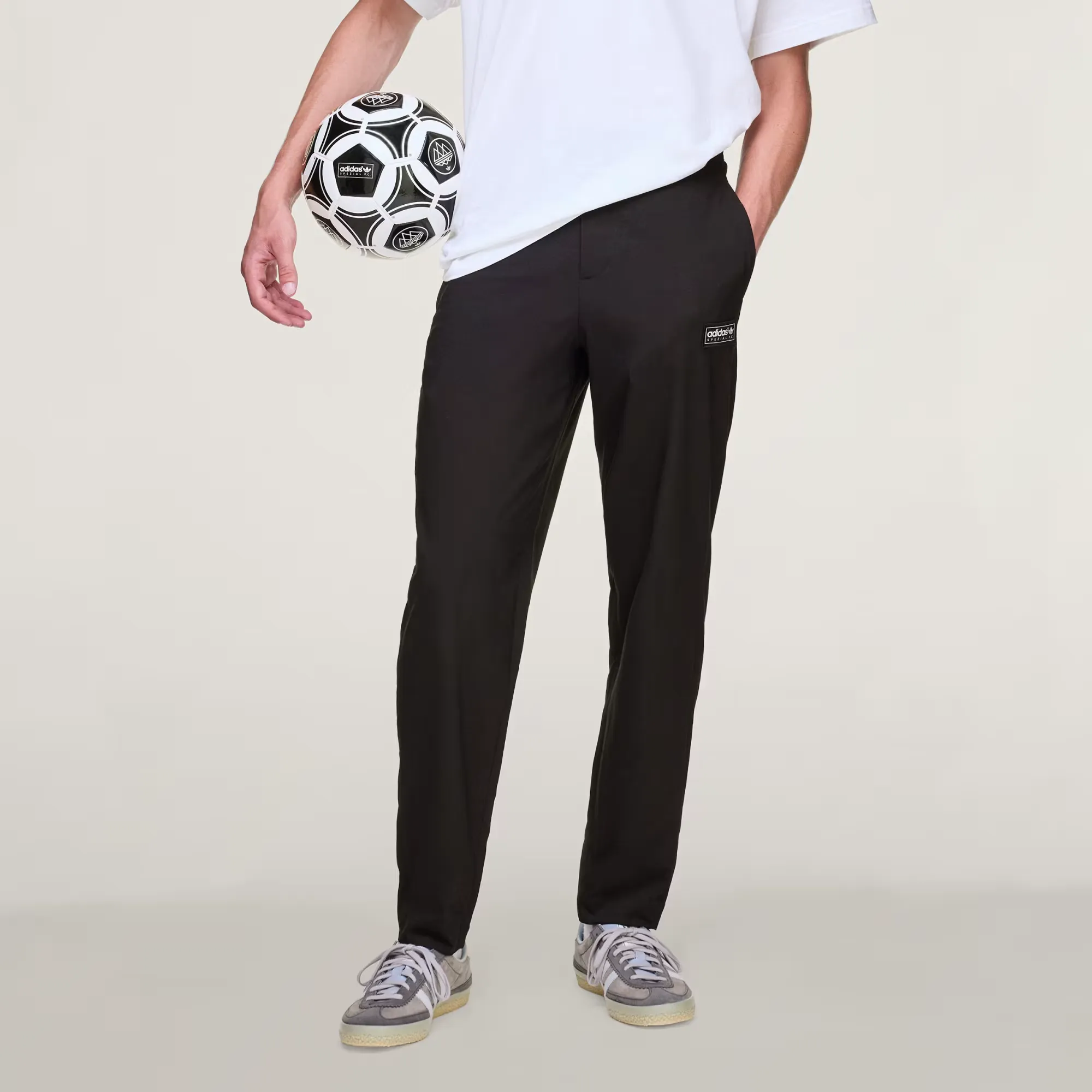 000000_adidas-SPZL-F.C.-Sweatpants_BLACK_KA3900_img4