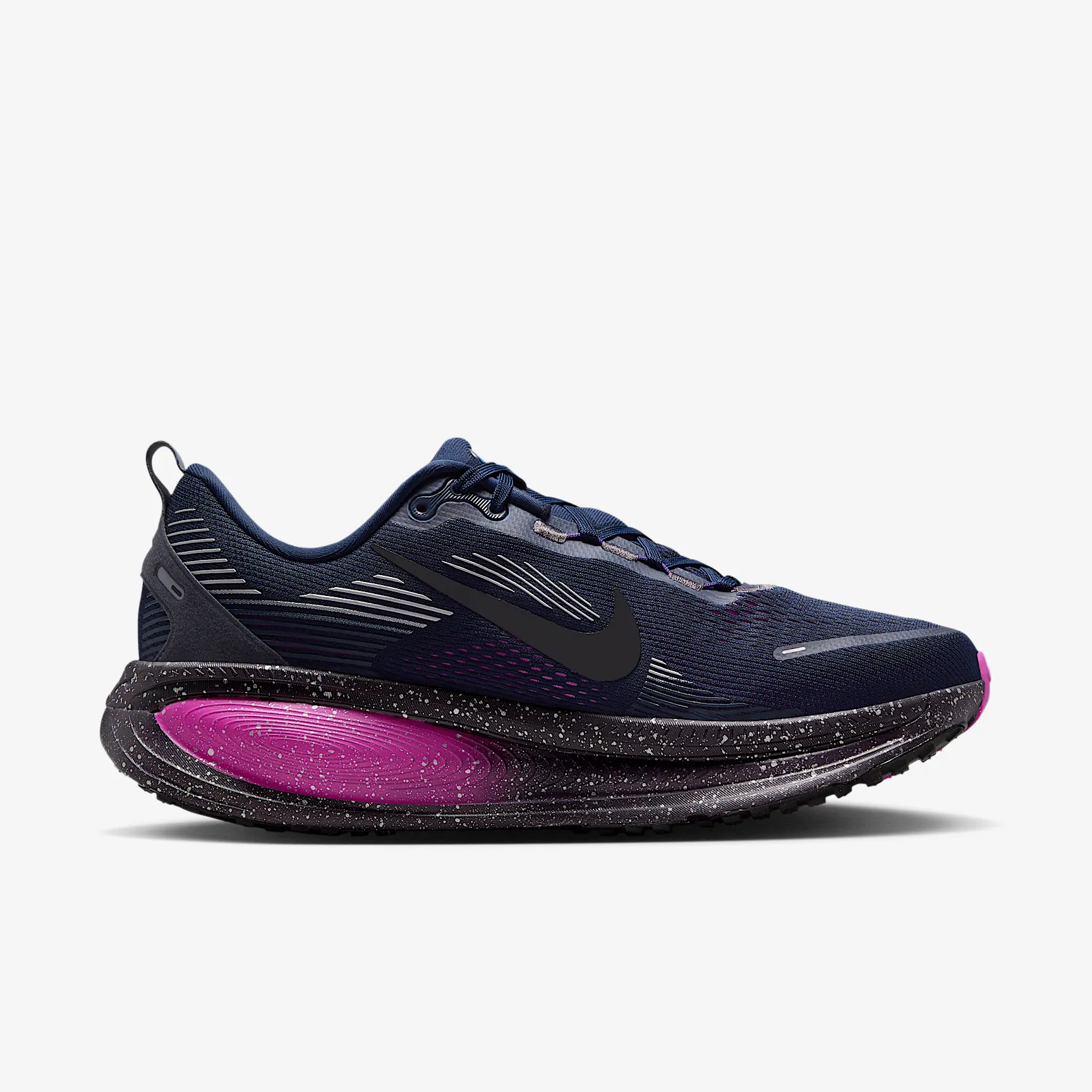 D165AC_Nike-Vomero-18-SE_OBSIDIAN-HYPER-VIOLET_HQ7986-400_img2