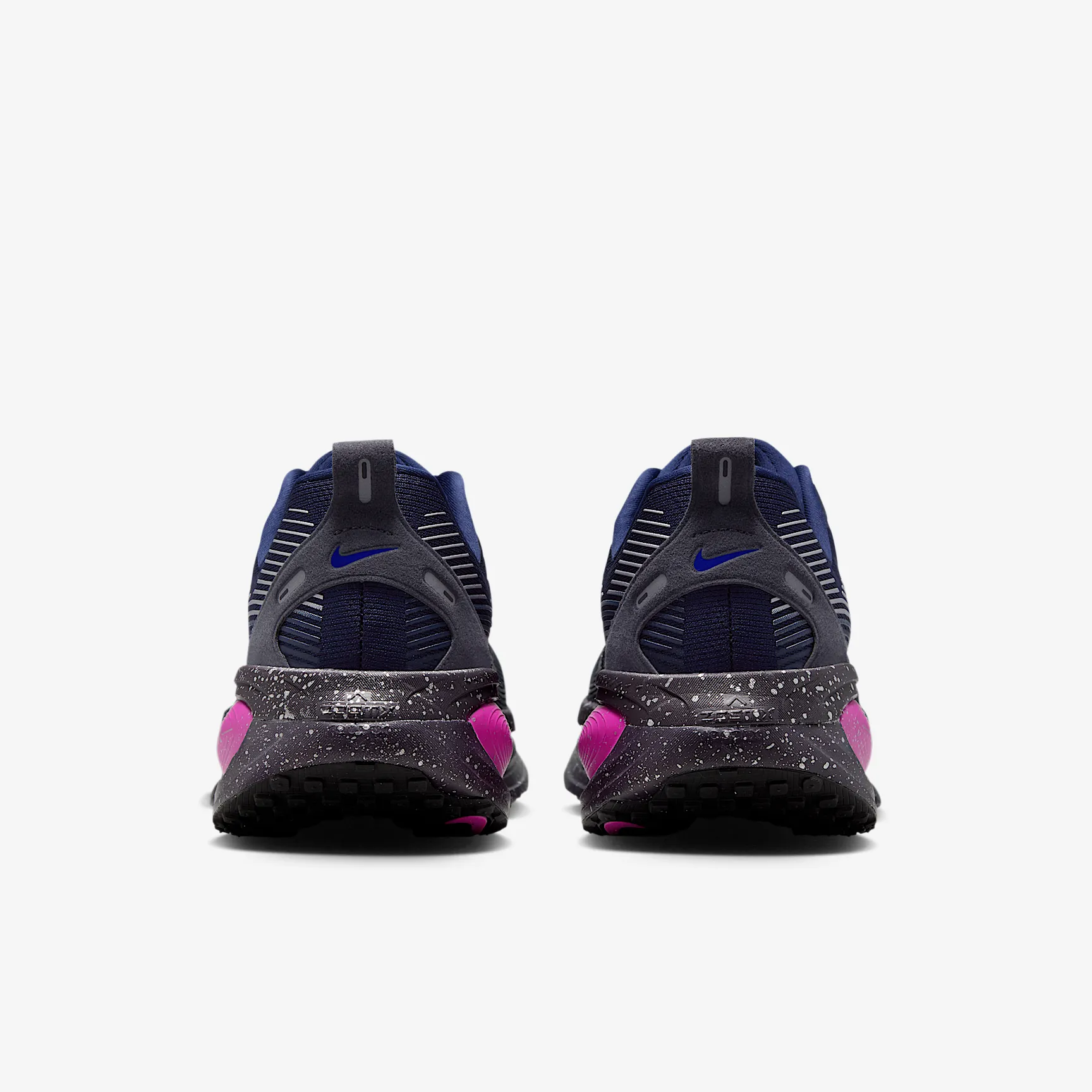 D165AC_Nike-Vomero-18-SE_OBSIDIAN-HYPER-VIOLET_HQ7986-400_img5