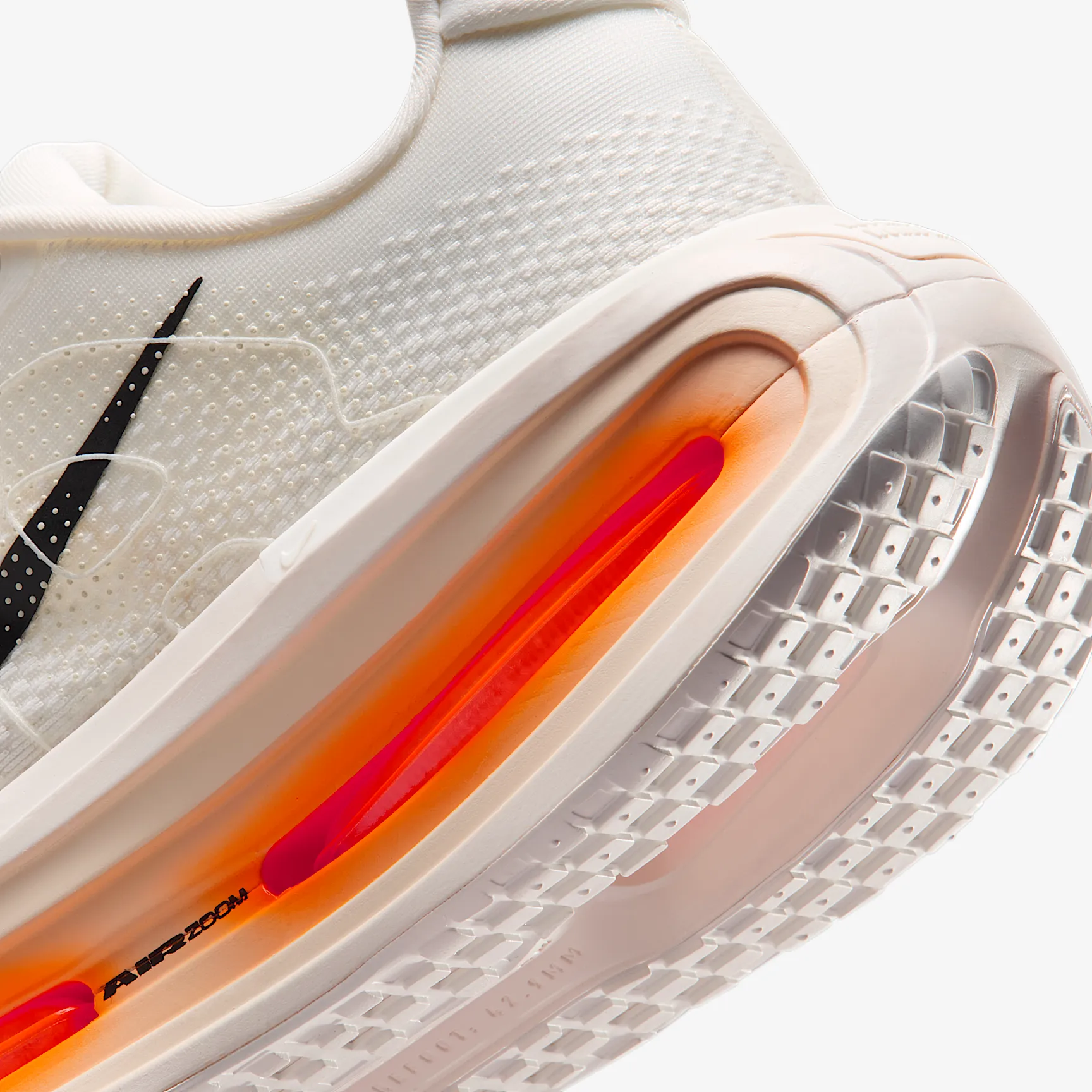 F66F1D_Nike-Vomero-Premium_SAIL-COCONUT_IQ4035-100_img7