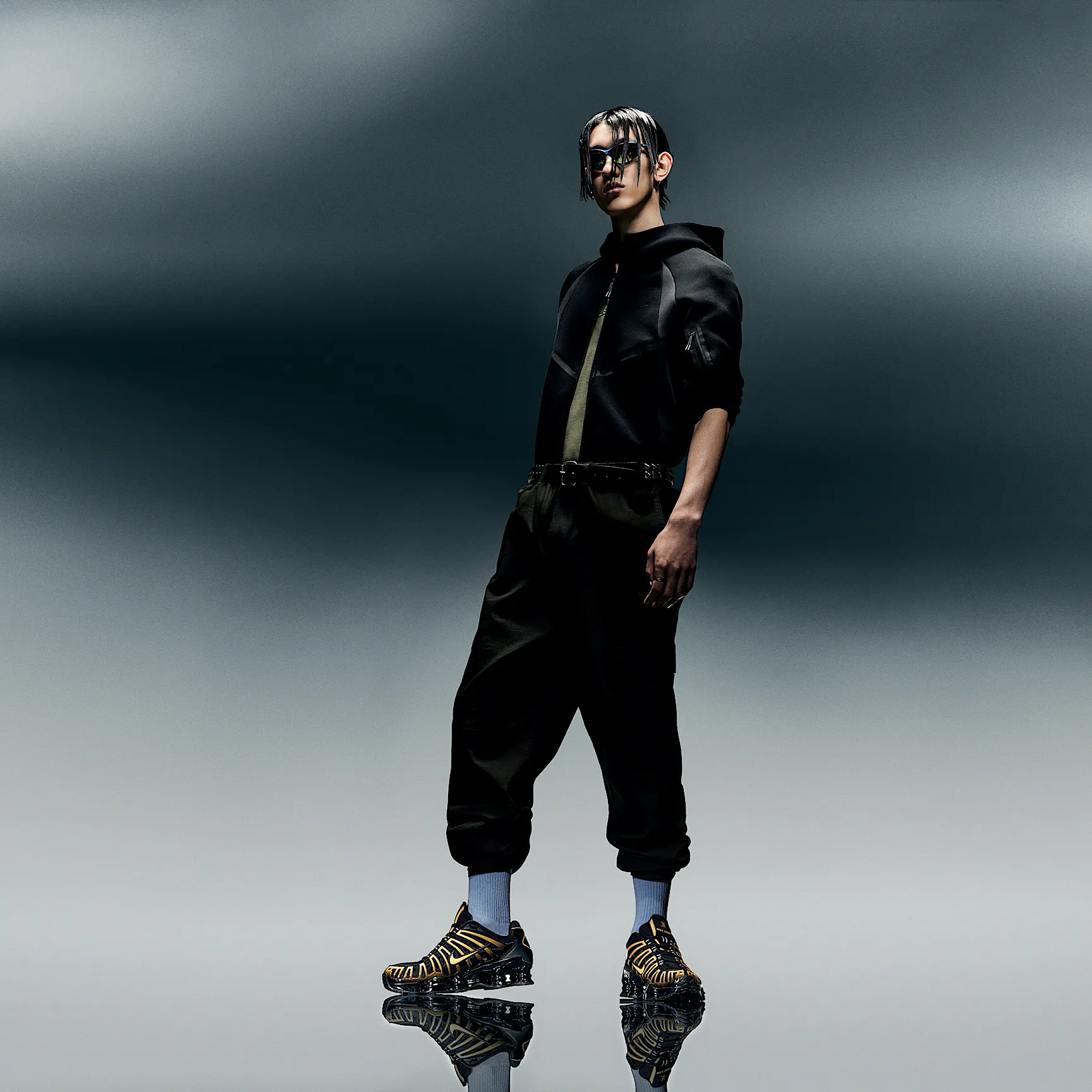 000000_Nike-Shox-TL_BLACK-UNIVERSITY-GOLD_AV3595-013_img9