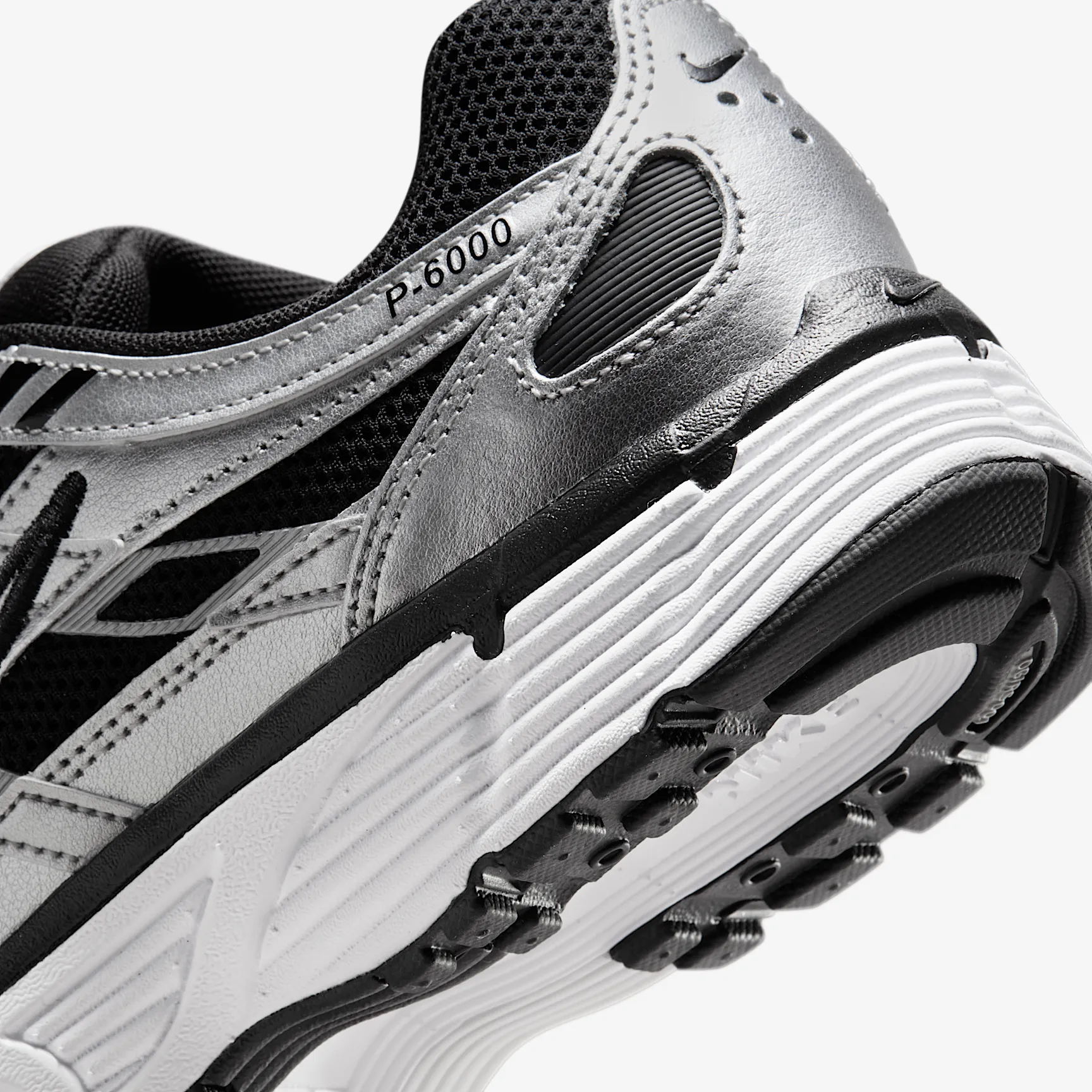 4D4C4C_Nike-P-6000-WMNS_BLACK-METALLIC-SILVER_BV1021-013_img7