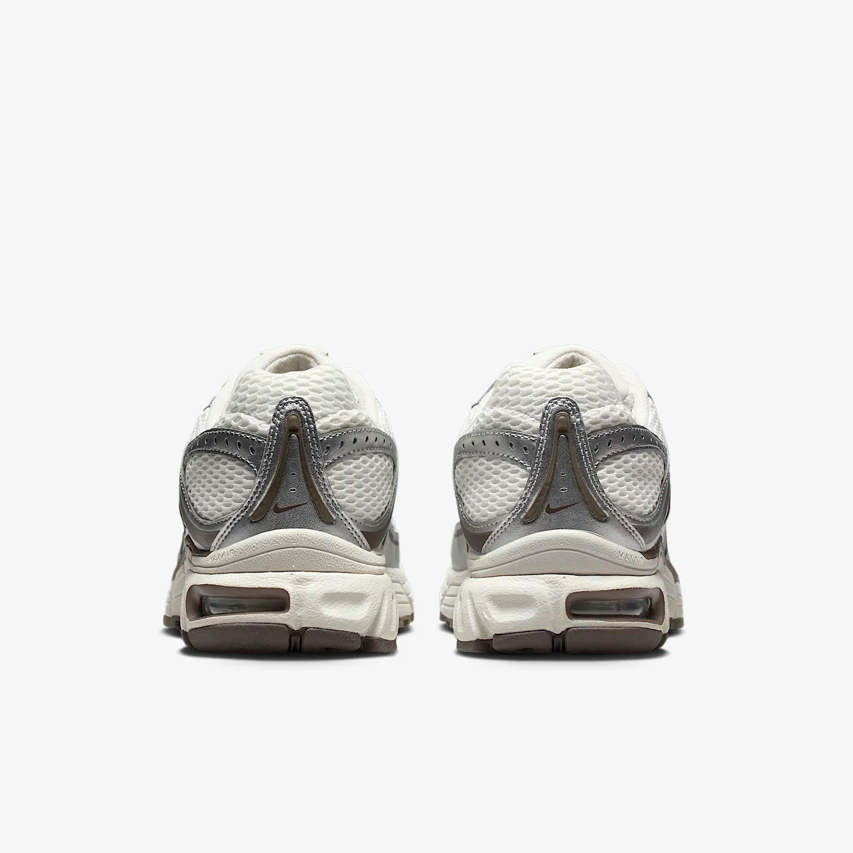 59514D_Nike-Air-Max-Moto-2K-WMNS_SILVER-BAROQUE-BROWN_IO1915-030_img5