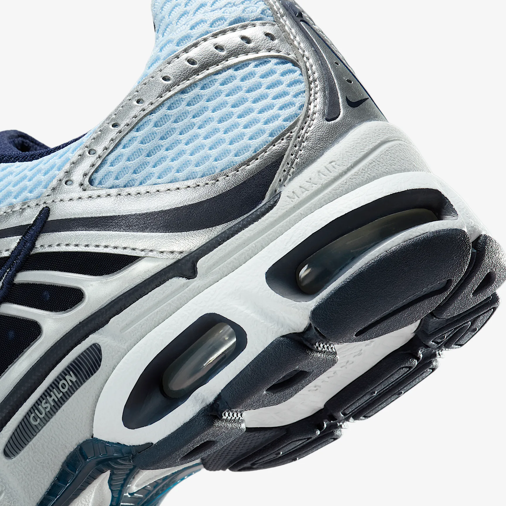 0A0E12_Nike-Air-Max-Moto-2K-WMNS_CELESTINE-BLUE_HQ2056-400_img7