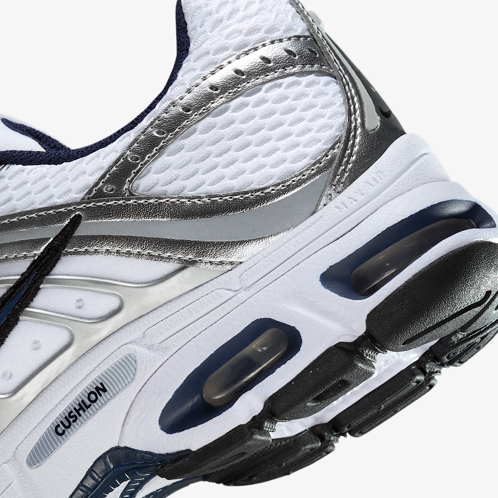 B8B6B4_Nike-Air-Max-Moto-2K-WMNS_WHITE-METALLIC-SILVER_HQ2056-104_img7