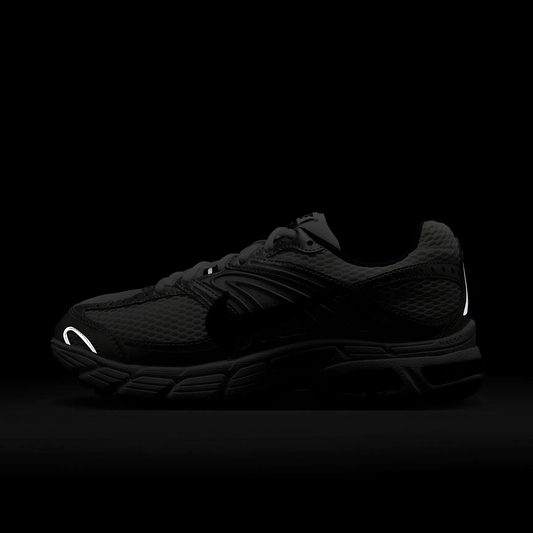 B8B6B4_Nike-Air-Max-Moto-2K-WMNS_WHITE-METALLIC-SILVER_HQ2056-104_img8