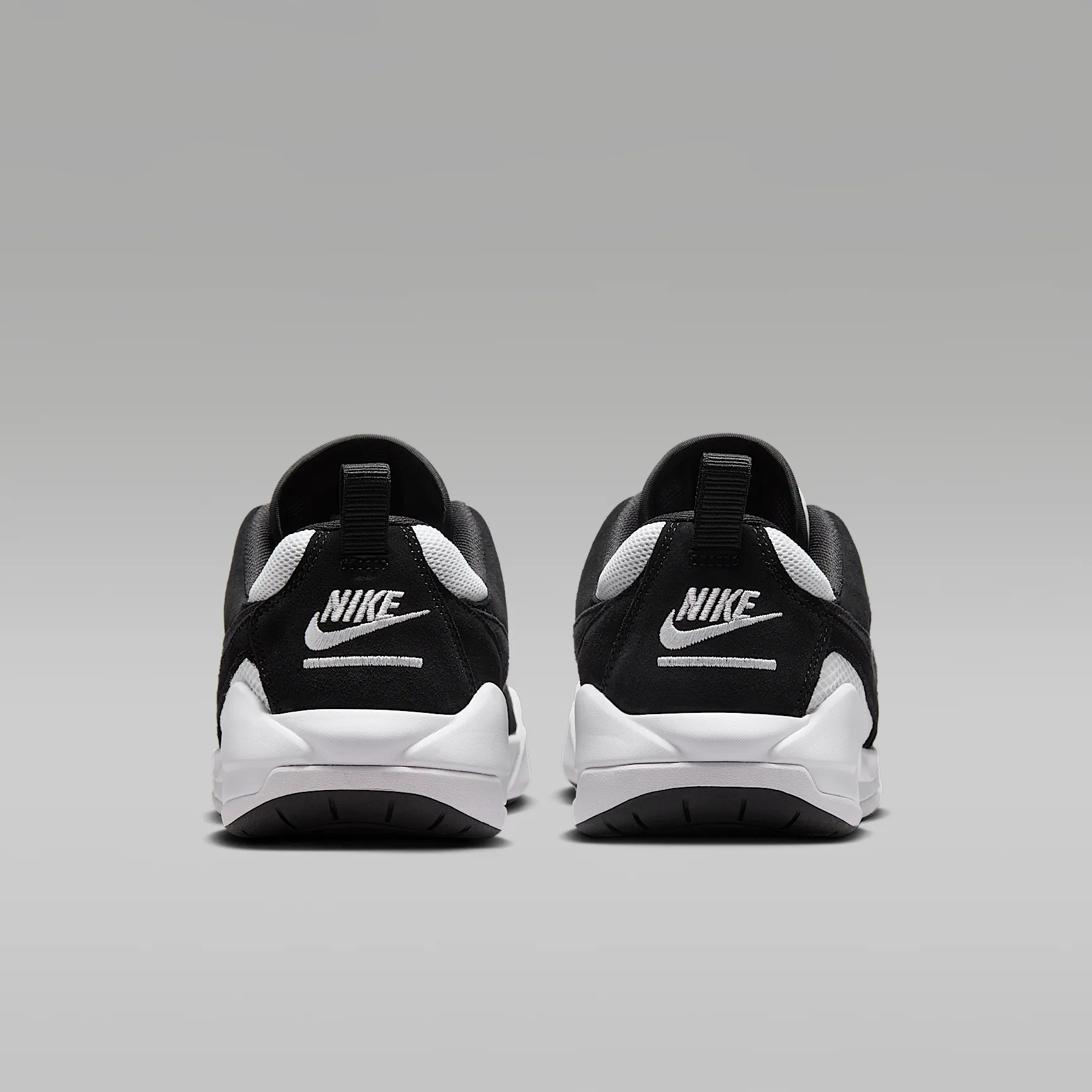 000000_Jordan-CMFT-Era_BLACK-WHITE_HJ6777-001_img5