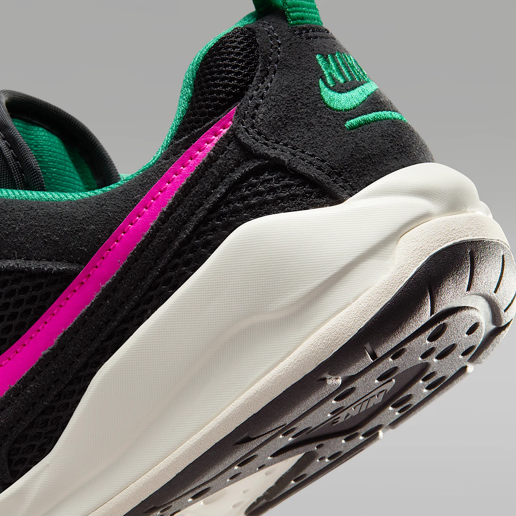 000000_Jordan-CMFT-Era-WMNS_MALACHITE-SAIL-PINK_HJ6778-006_img7