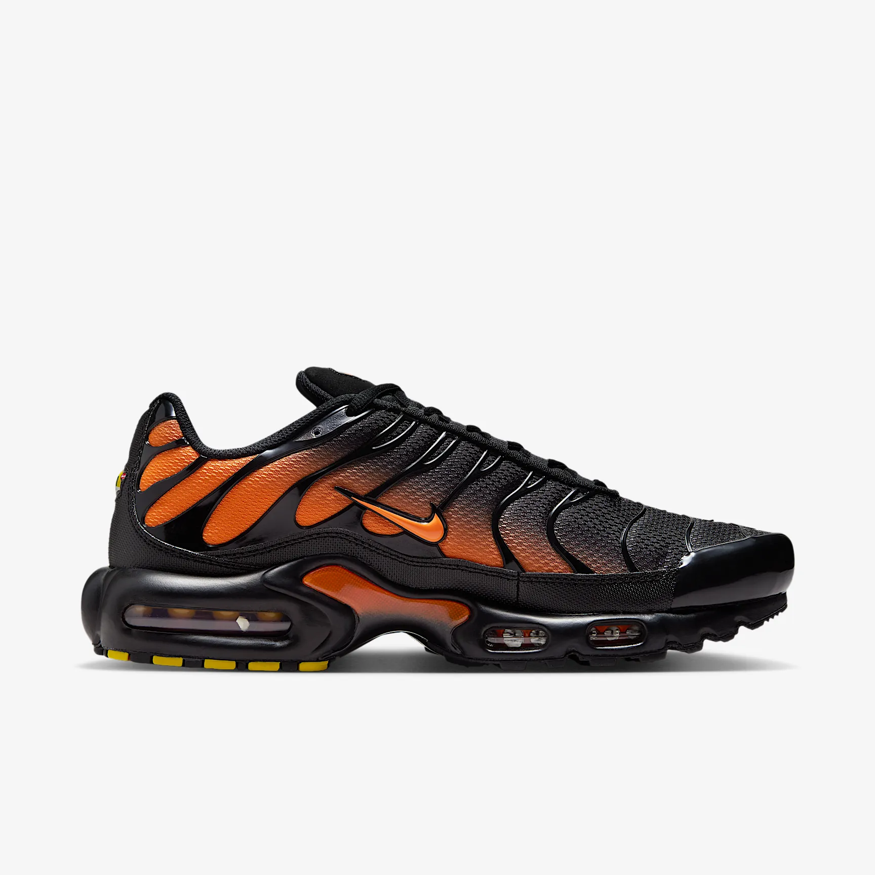 DC8453_Nike-Air-Max-Plus_BLACK-TOTAL-ORANGE_DM0032-025_img2