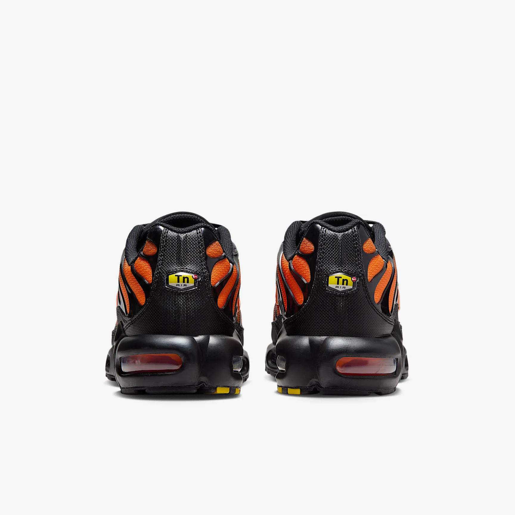 DC8453_Nike-Air-Max-Plus_BLACK-TOTAL-ORANGE_DM0032-025_img5